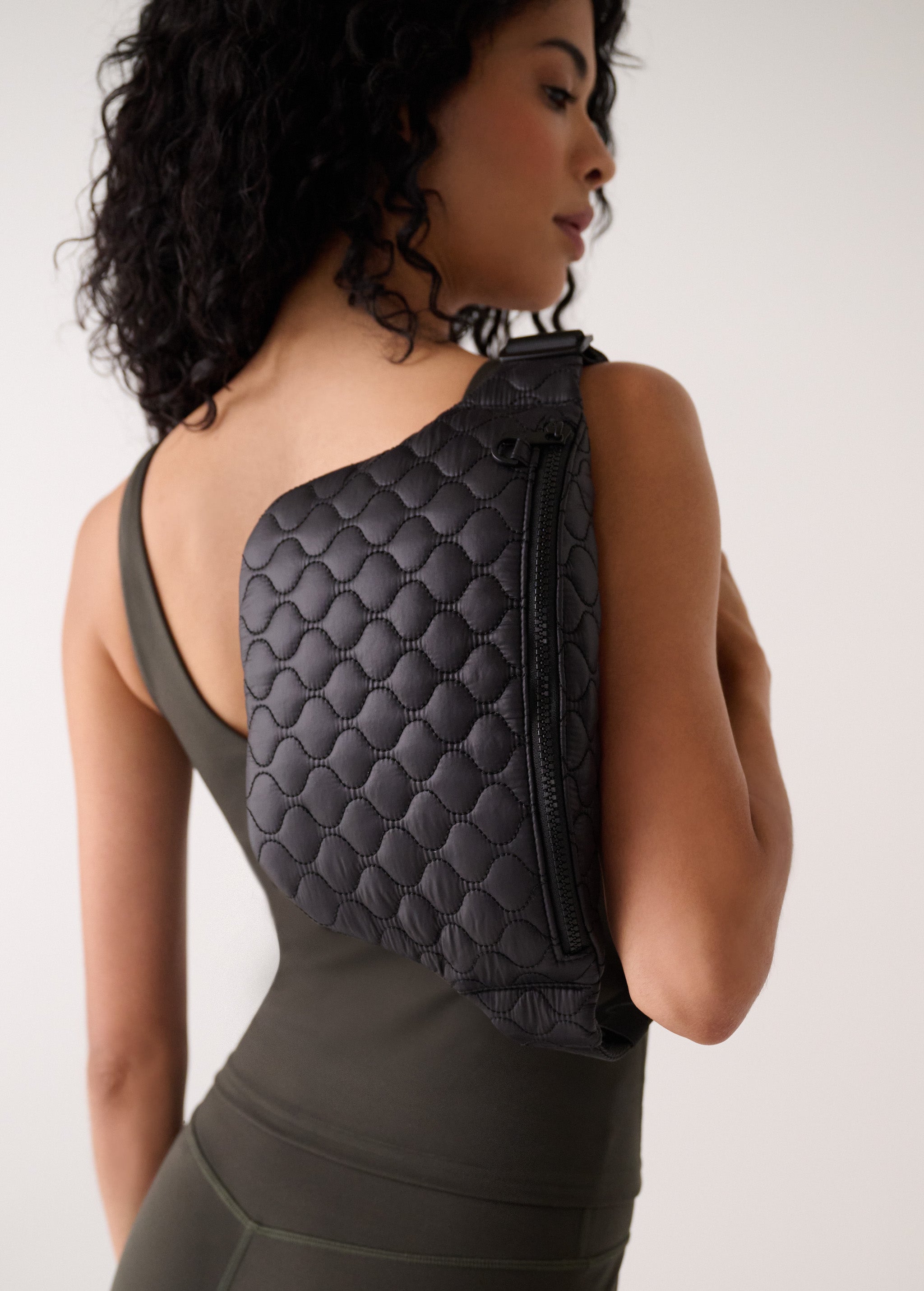 Lolë Taylor 3l Quilted Belt Bag in black