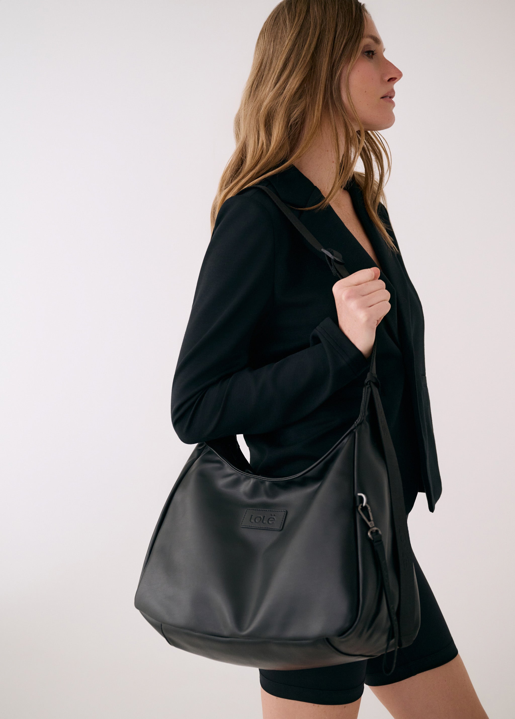 Lolë Snowdon Crossbody in black