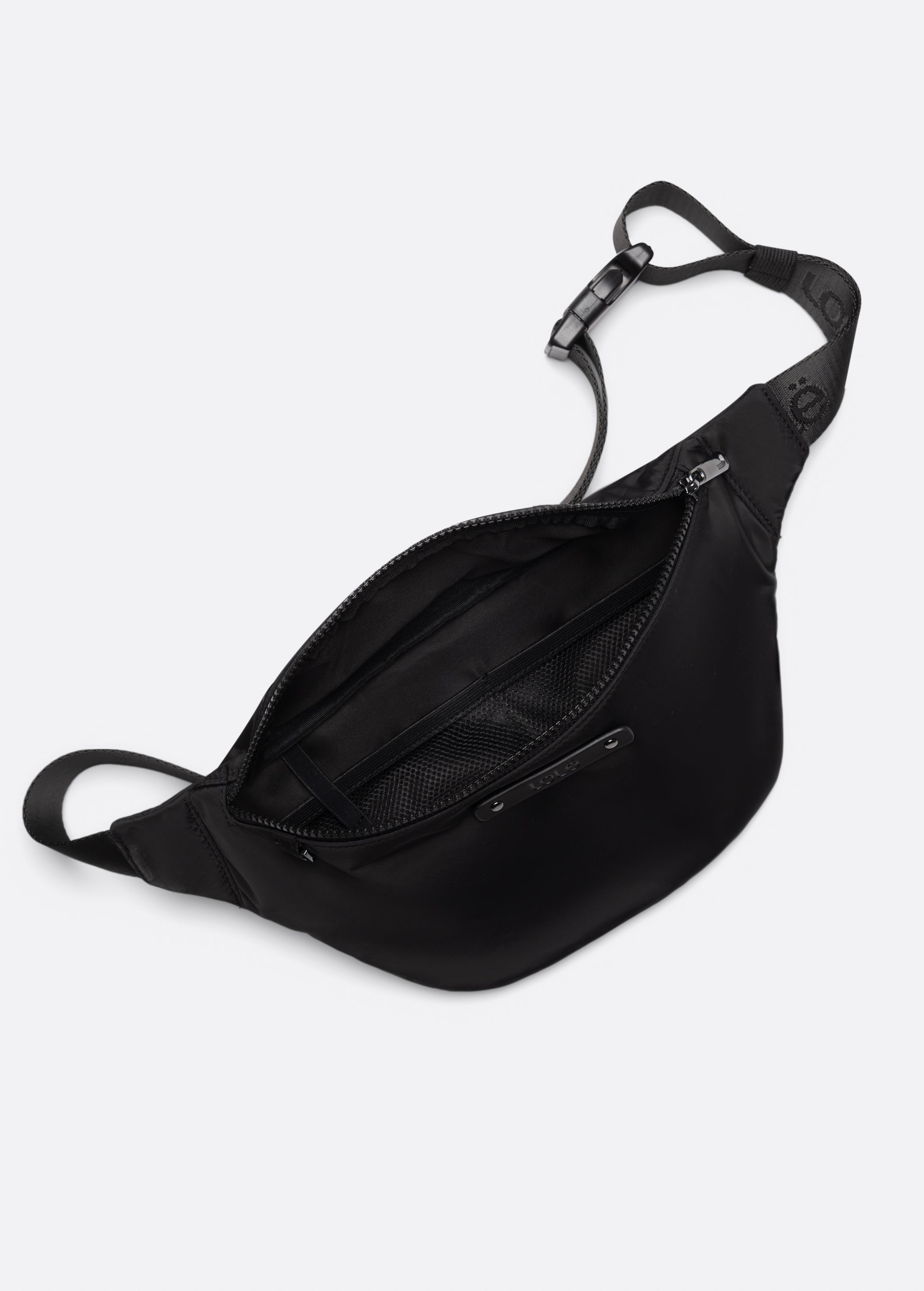 Lolë Taylor Belt Bag in black