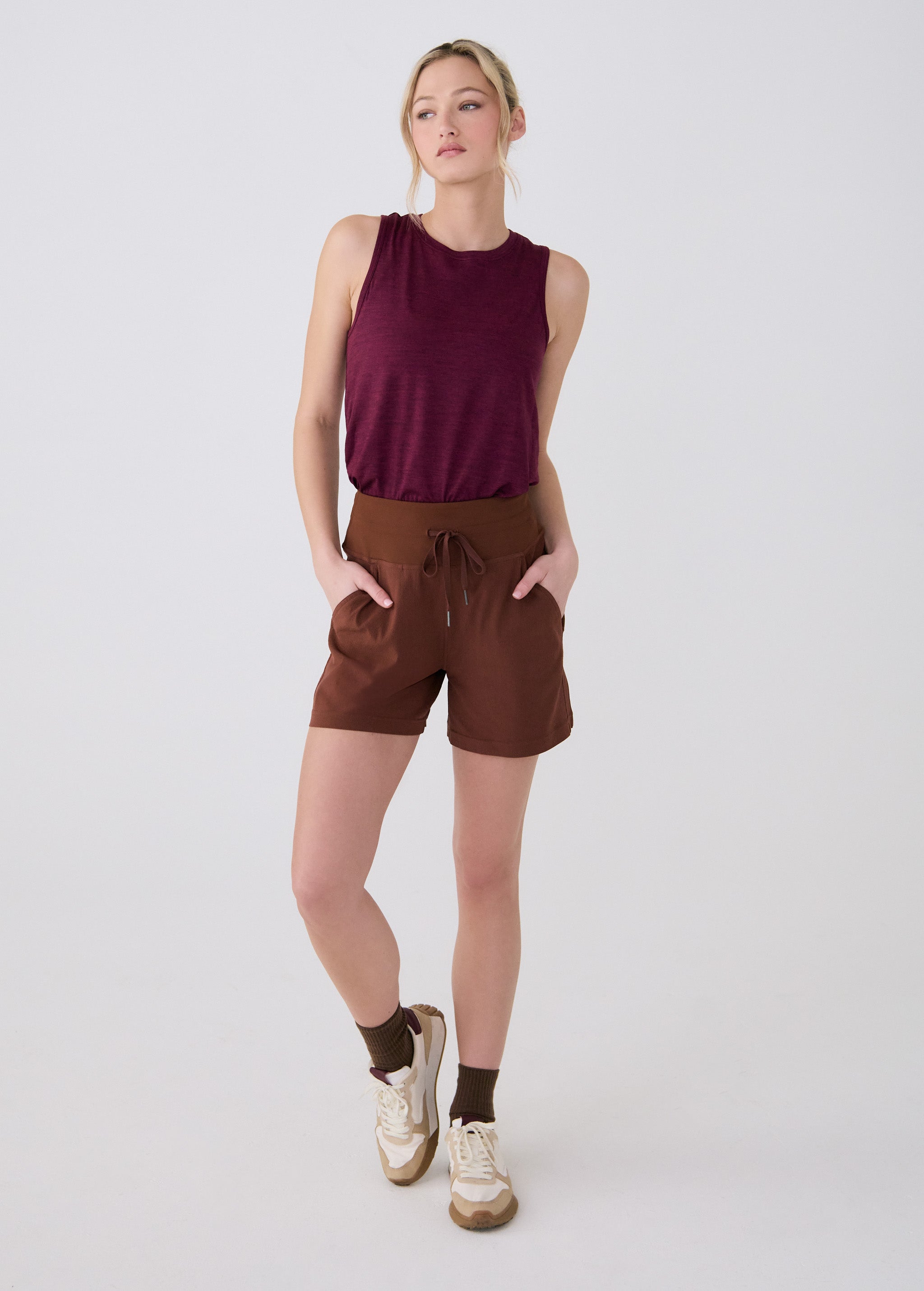 Lolë Momentum Shorts in Sienna brown