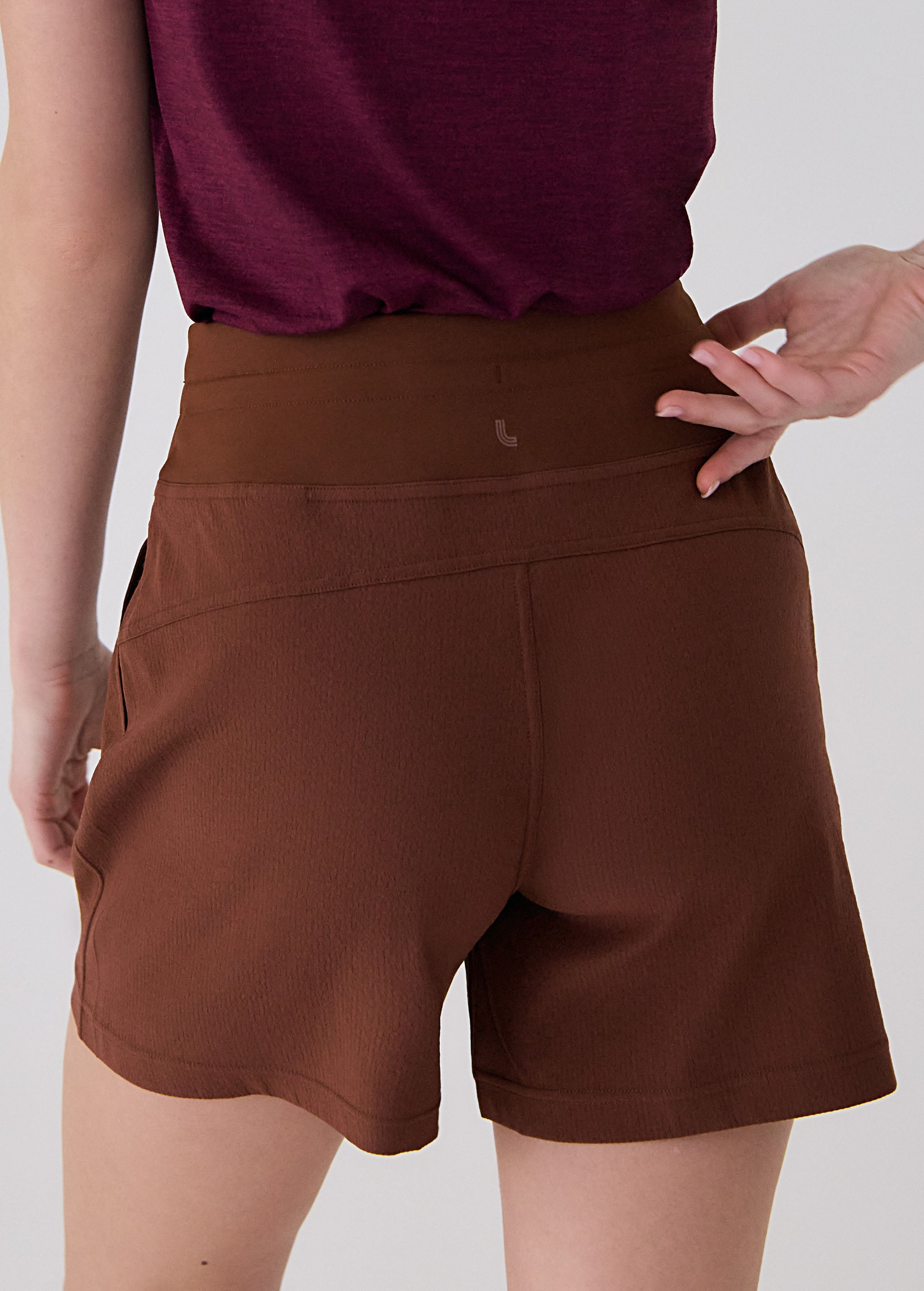 Lolë Momentum Shorts in Sienna brown