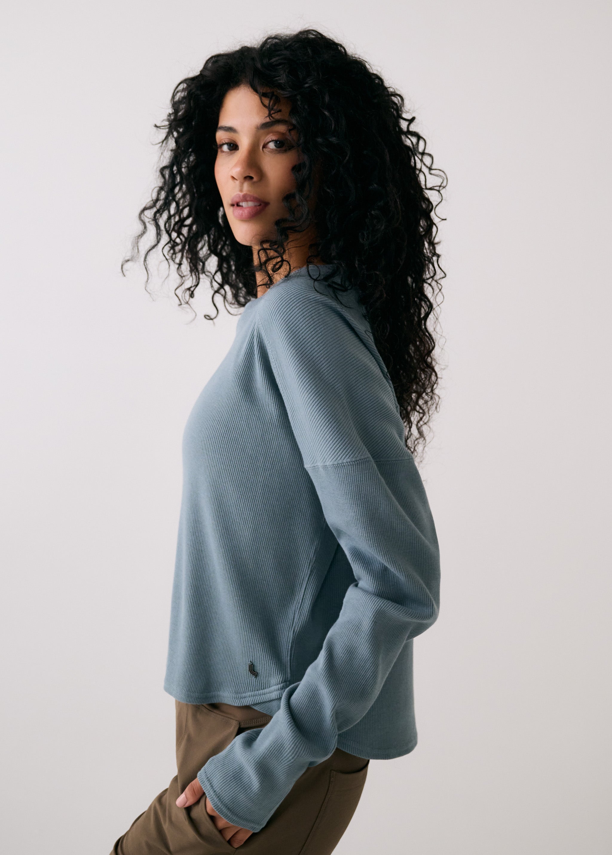 Lolë Classic Crew in Seagreen dusty blue