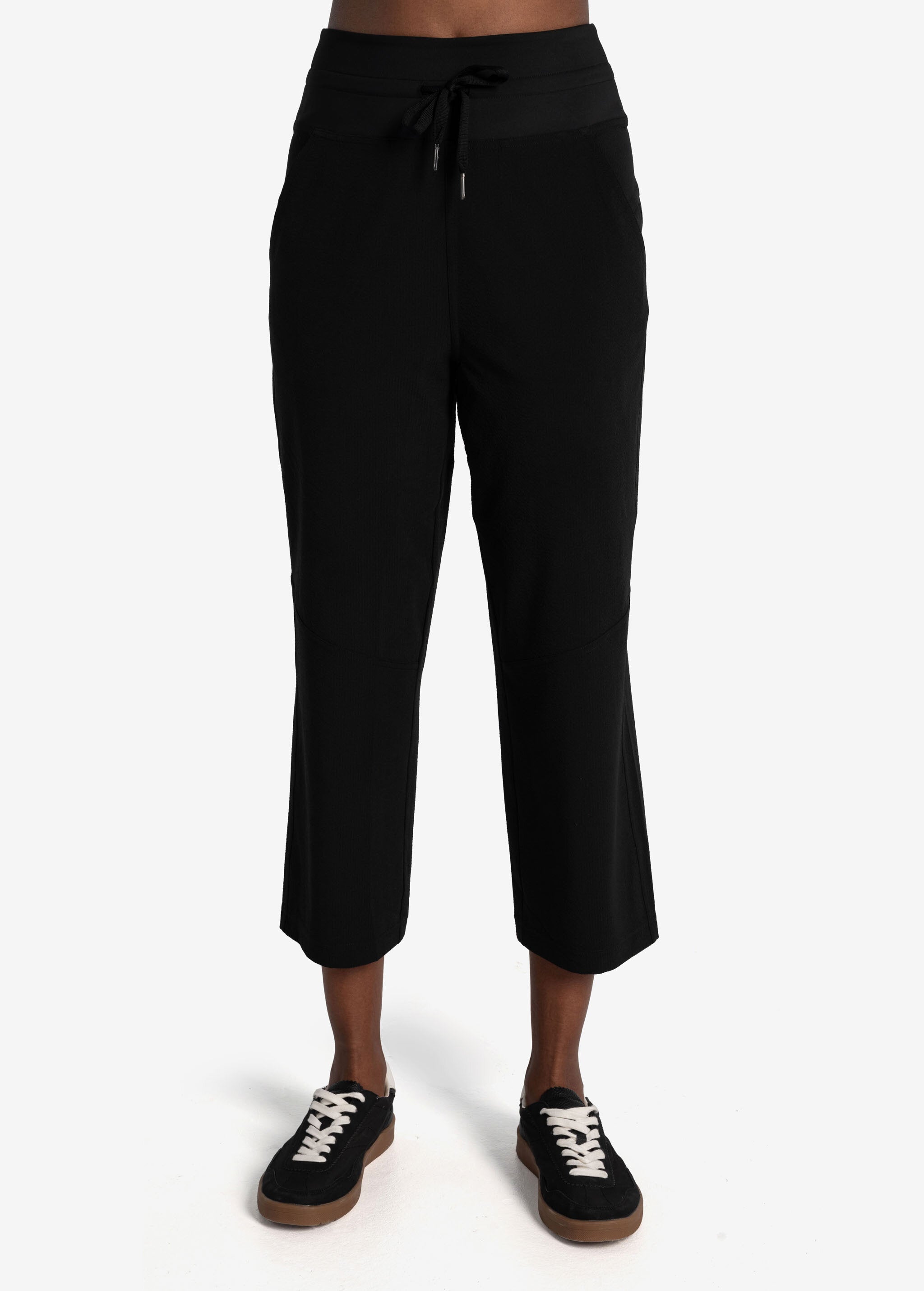 Lolë Momentum Cropped Pants in black