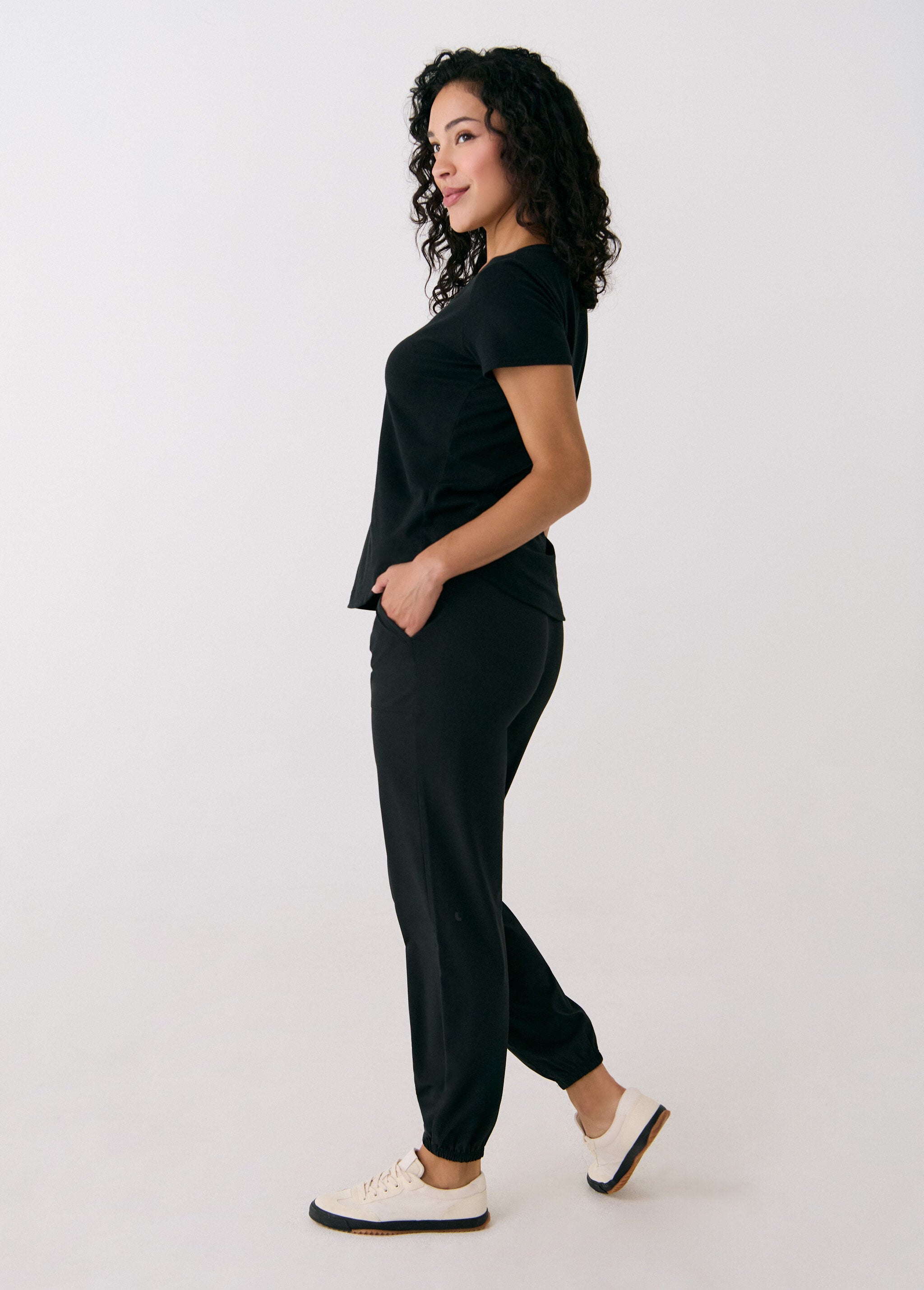 Lolë Olivie Joggers in black
