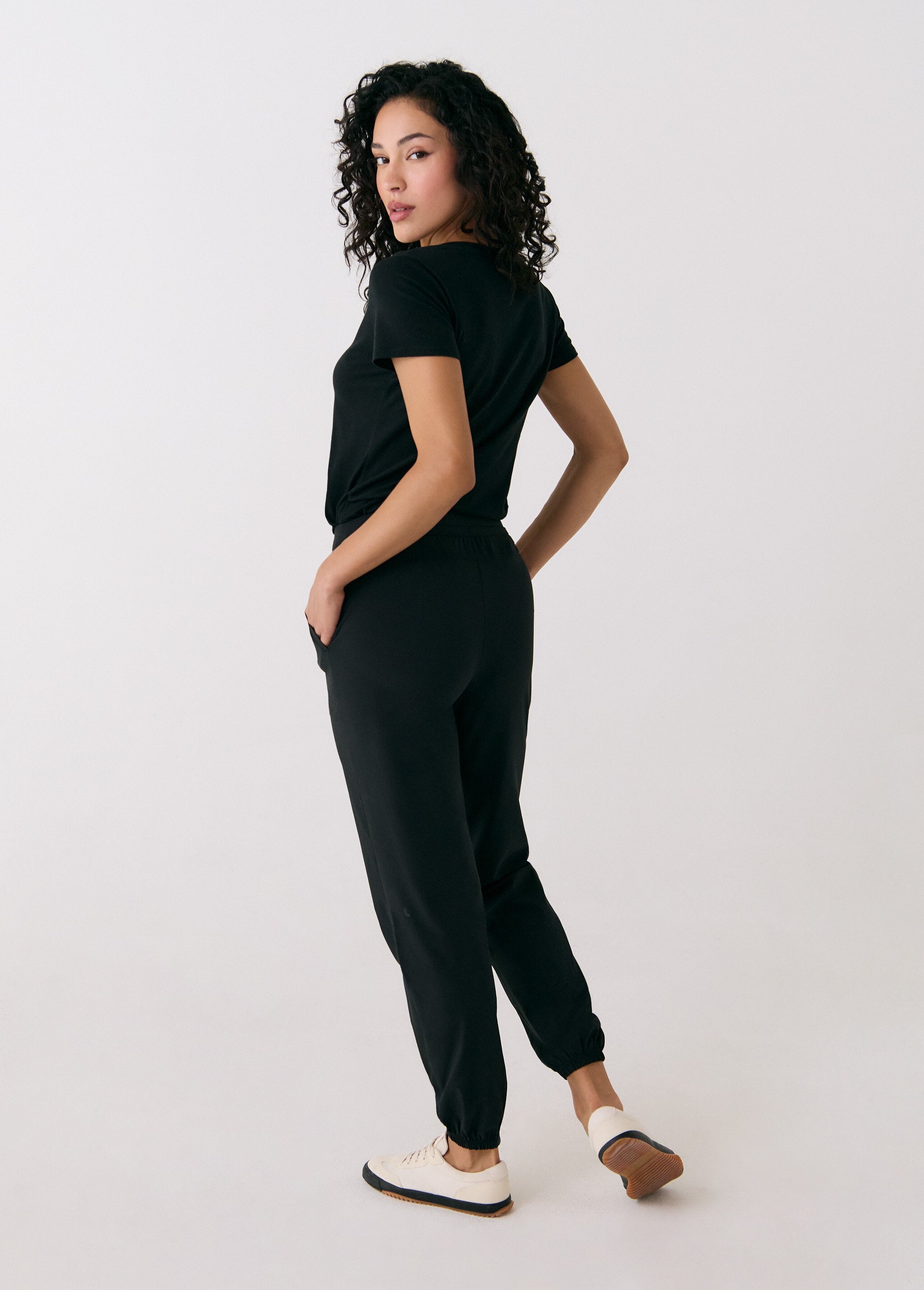 Lolë Olivie Joggers in black