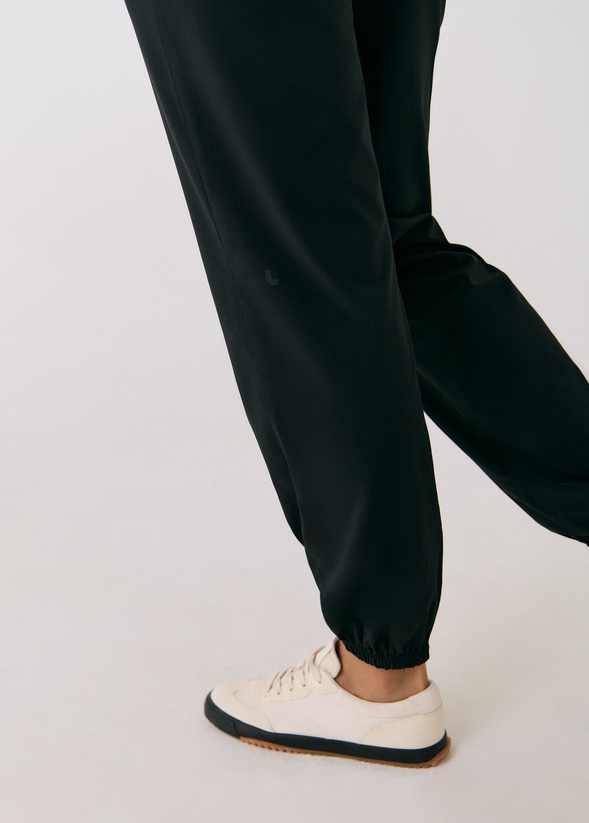 Lolë Olivie Joggers in black