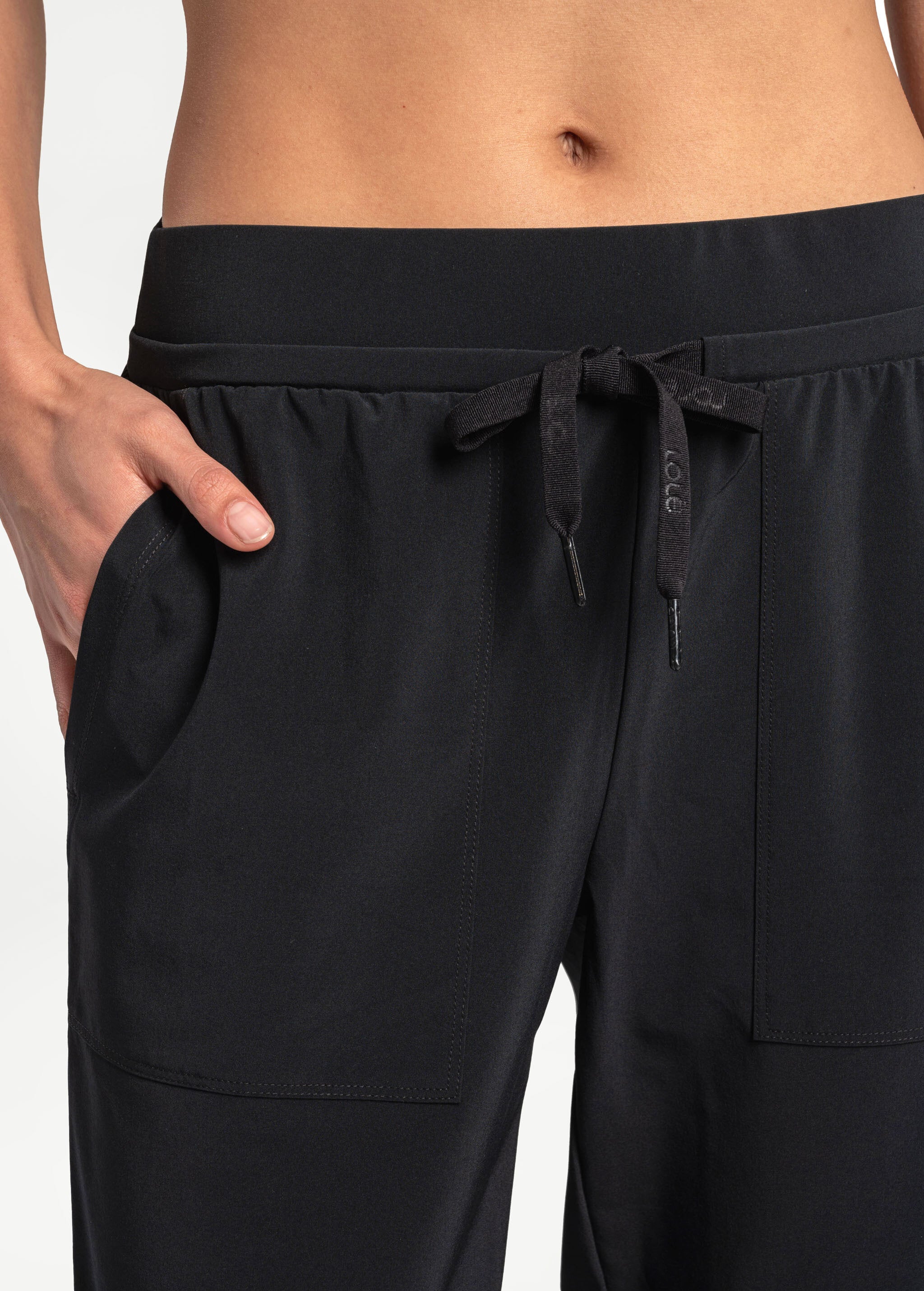 Lolë Olivie Joggers in black