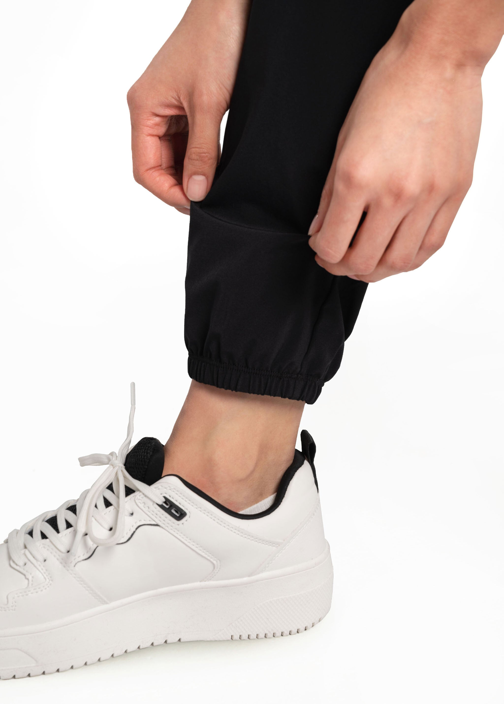 Lolë Olivie Joggers in black