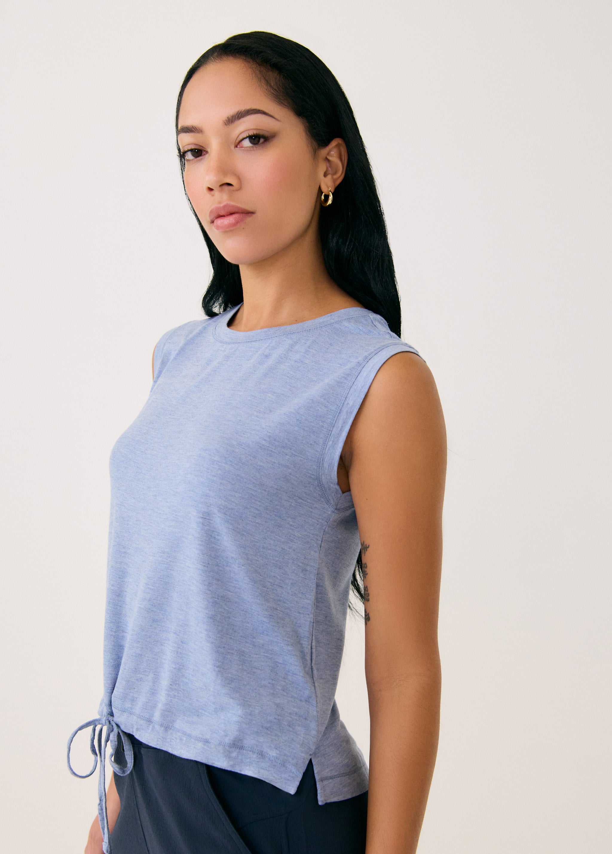 Lolë Elisia Short Sleeve in light blue