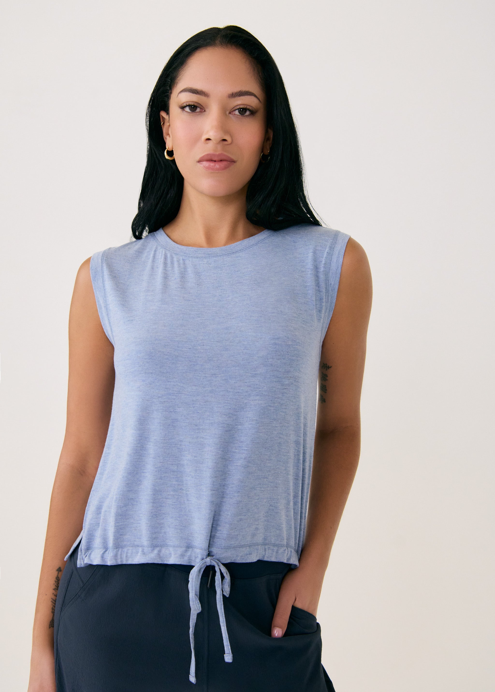 Lolë Elisia Short Sleeve in light blue