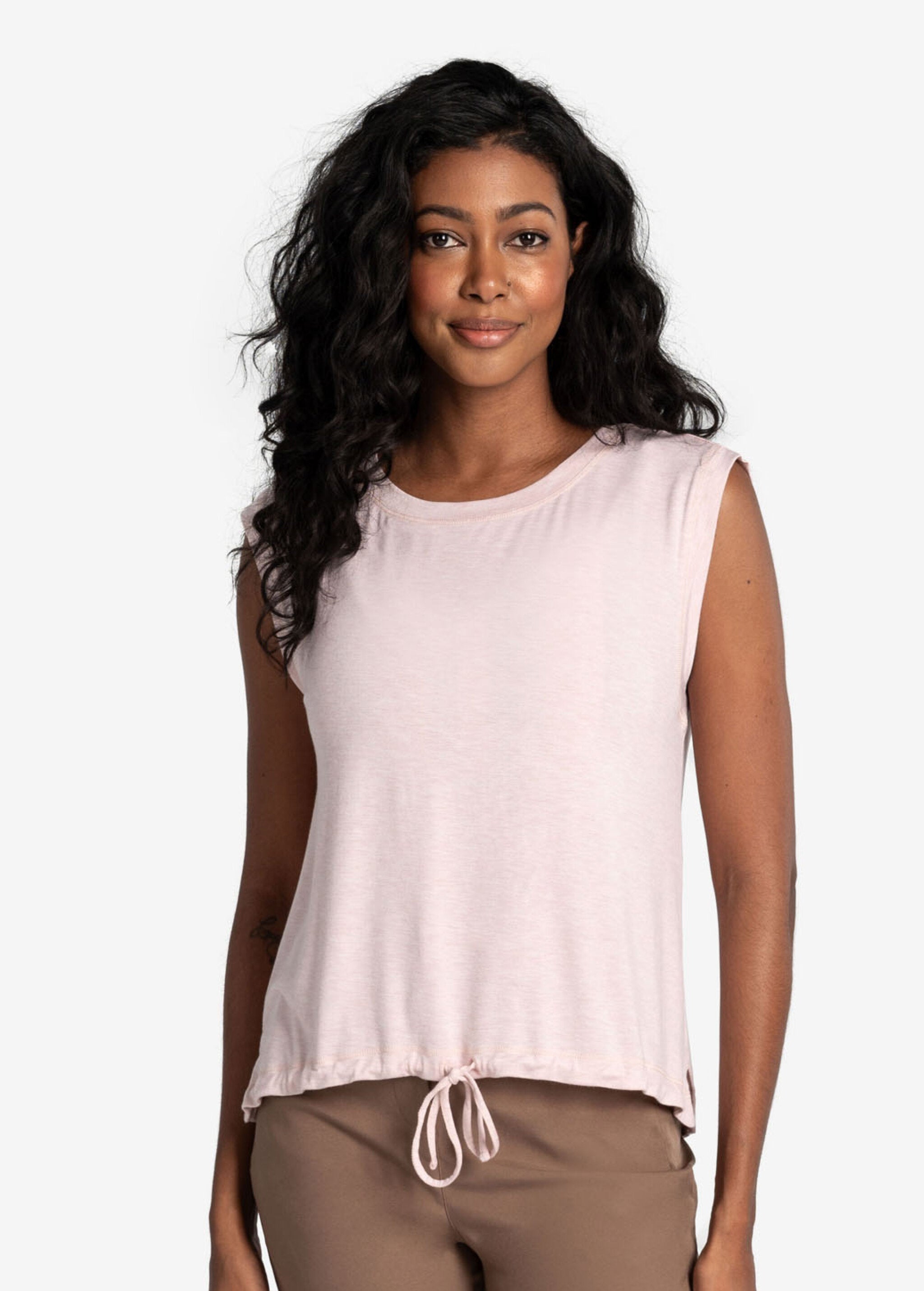 Lolë Elisia Short Sleeve in light pink