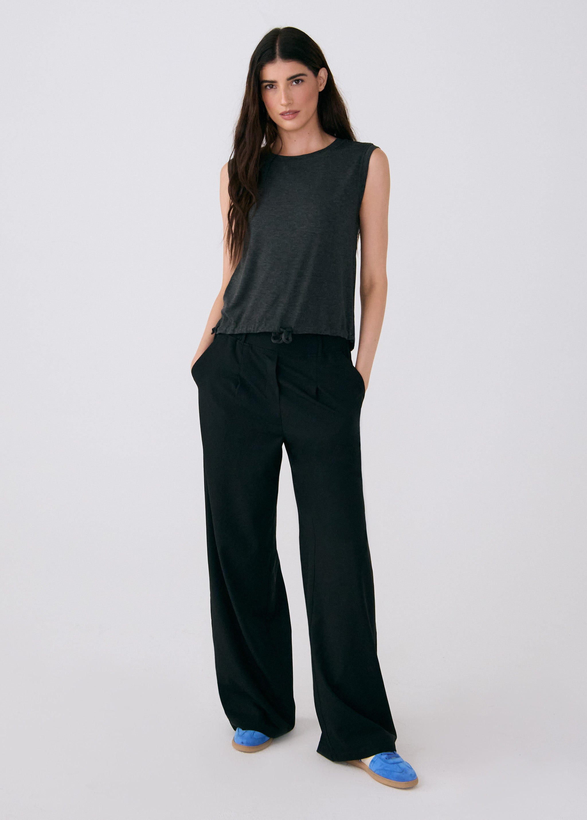 Lolë Elisia Short Sleeve in black