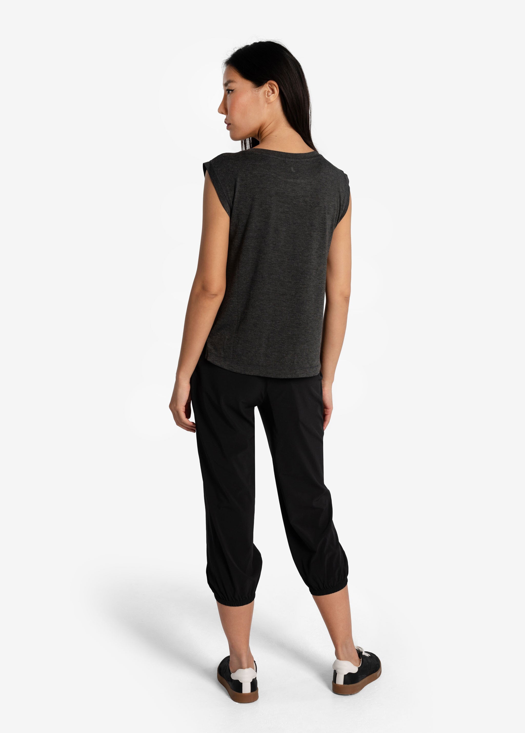 Lolë Elisia Short Sleeve in black