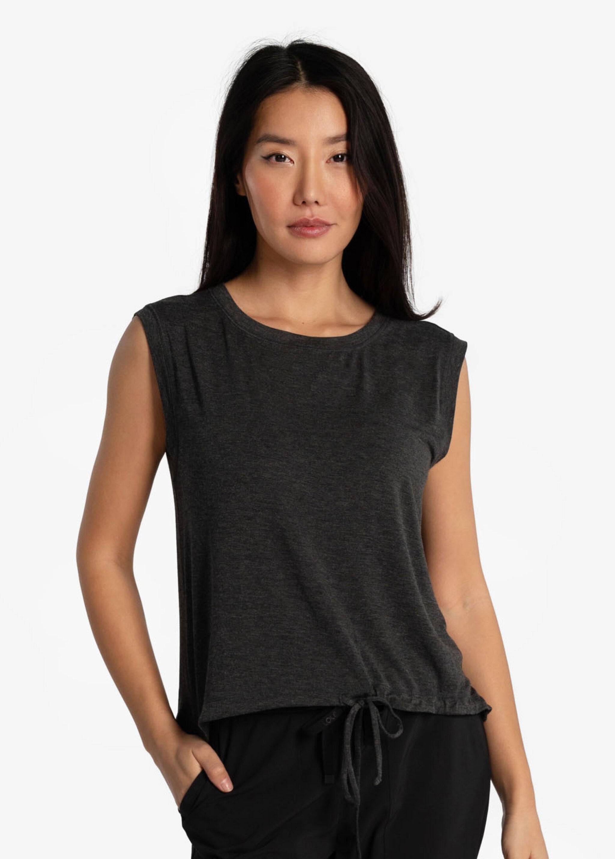 Lolë Elisia Short Sleeve in black