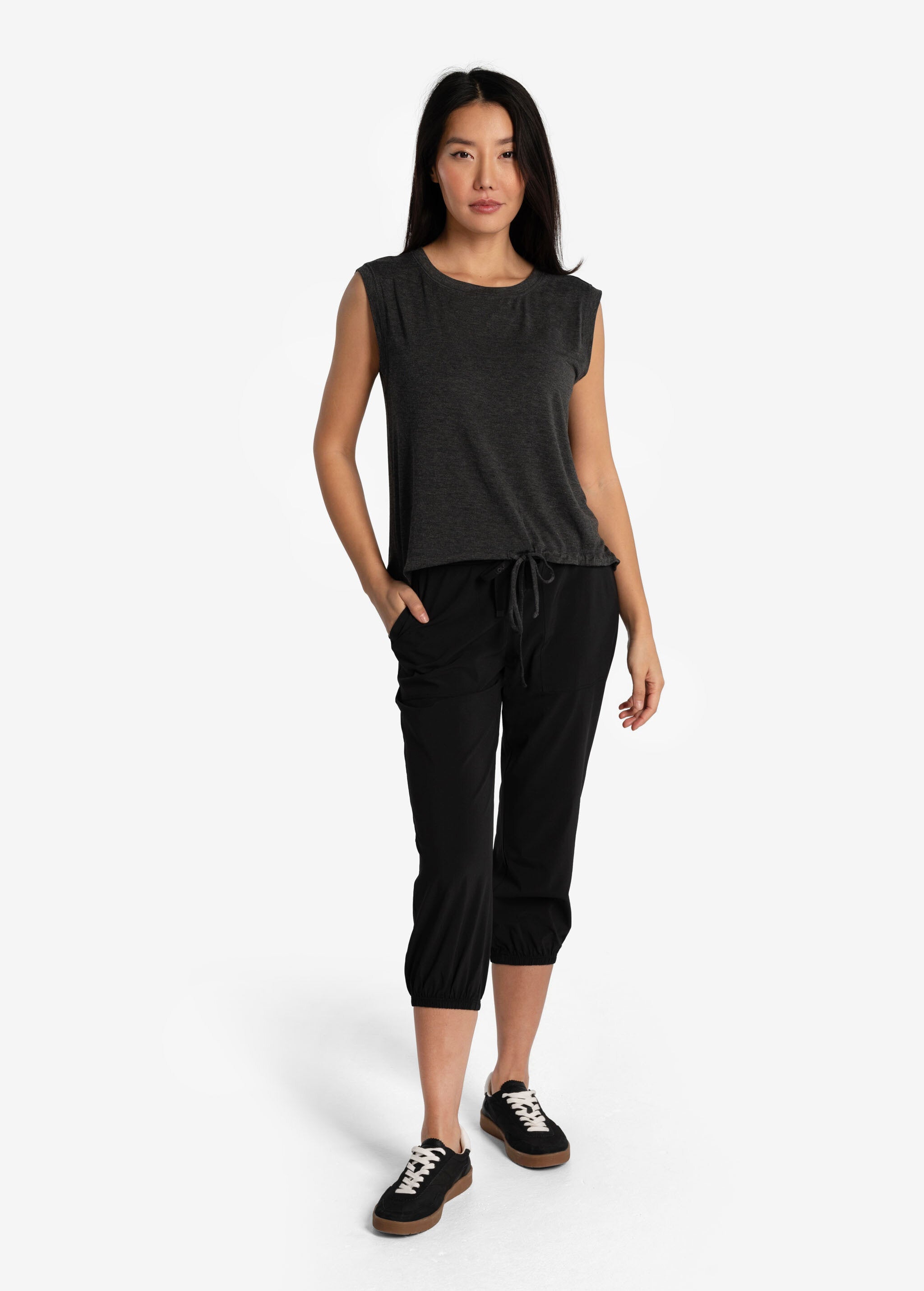 Lolë Elisia Short Sleeve in black