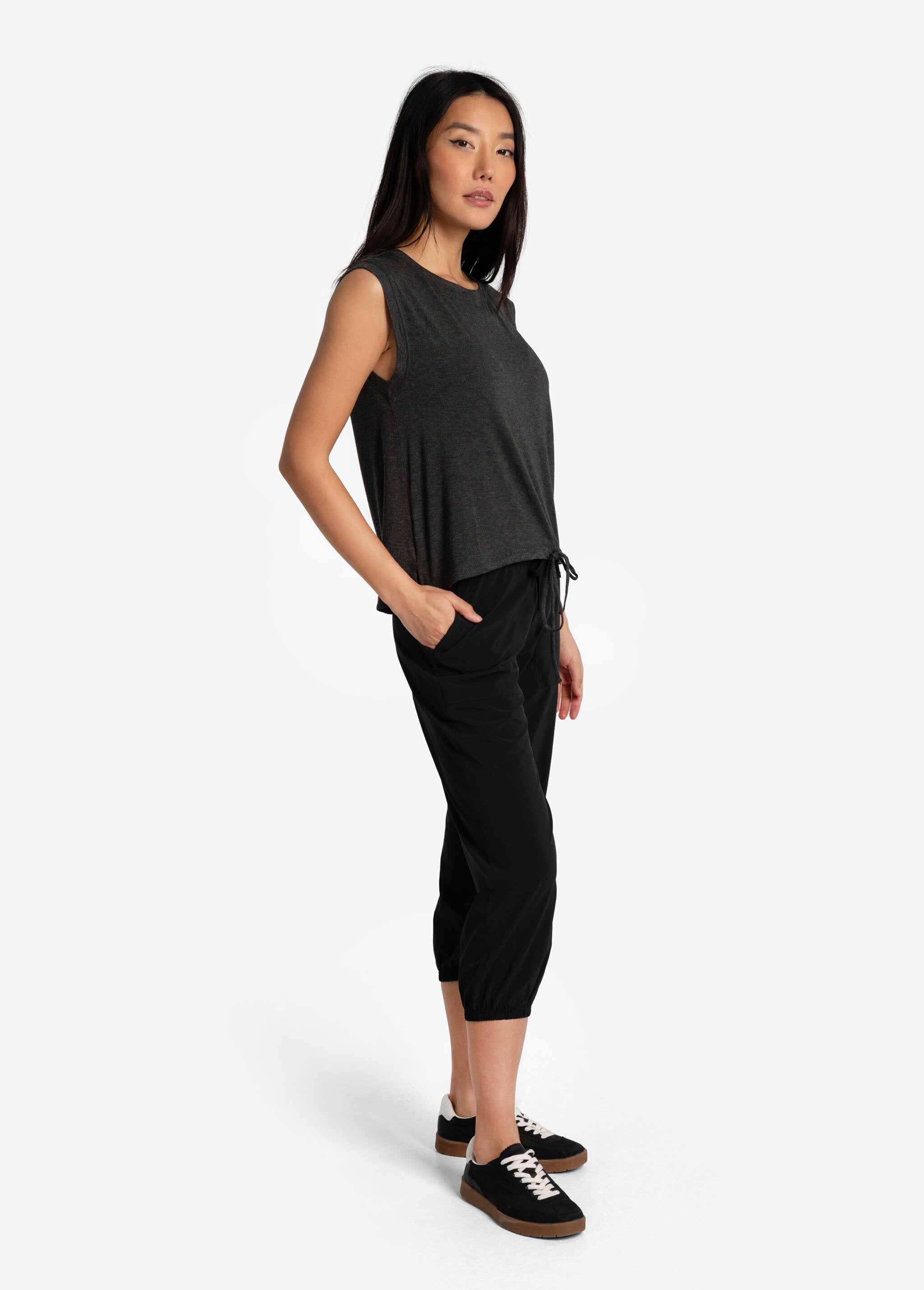 Lolë Elisia Short Sleeve in black