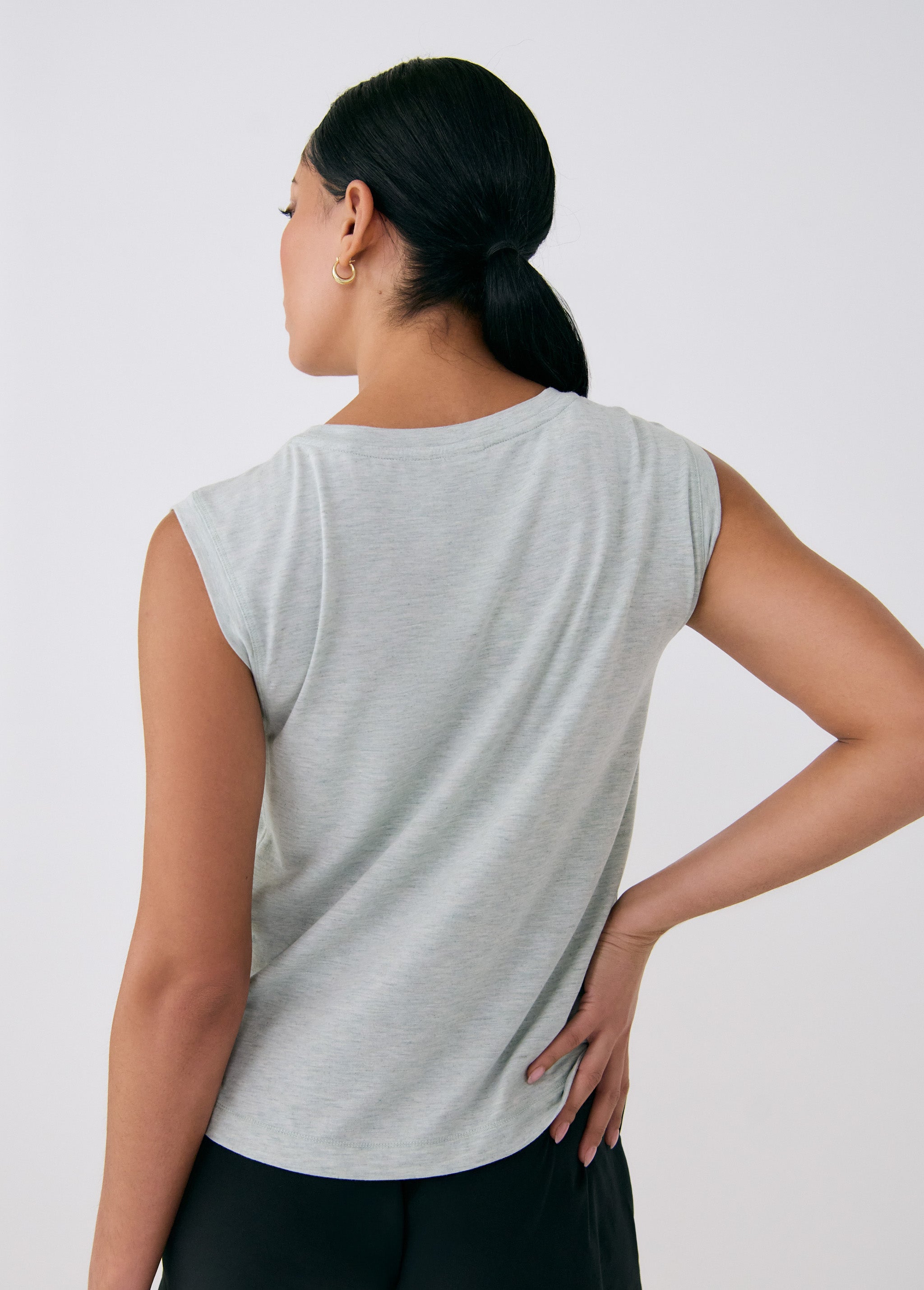 Lolë Elisia Short Sleeve in sage