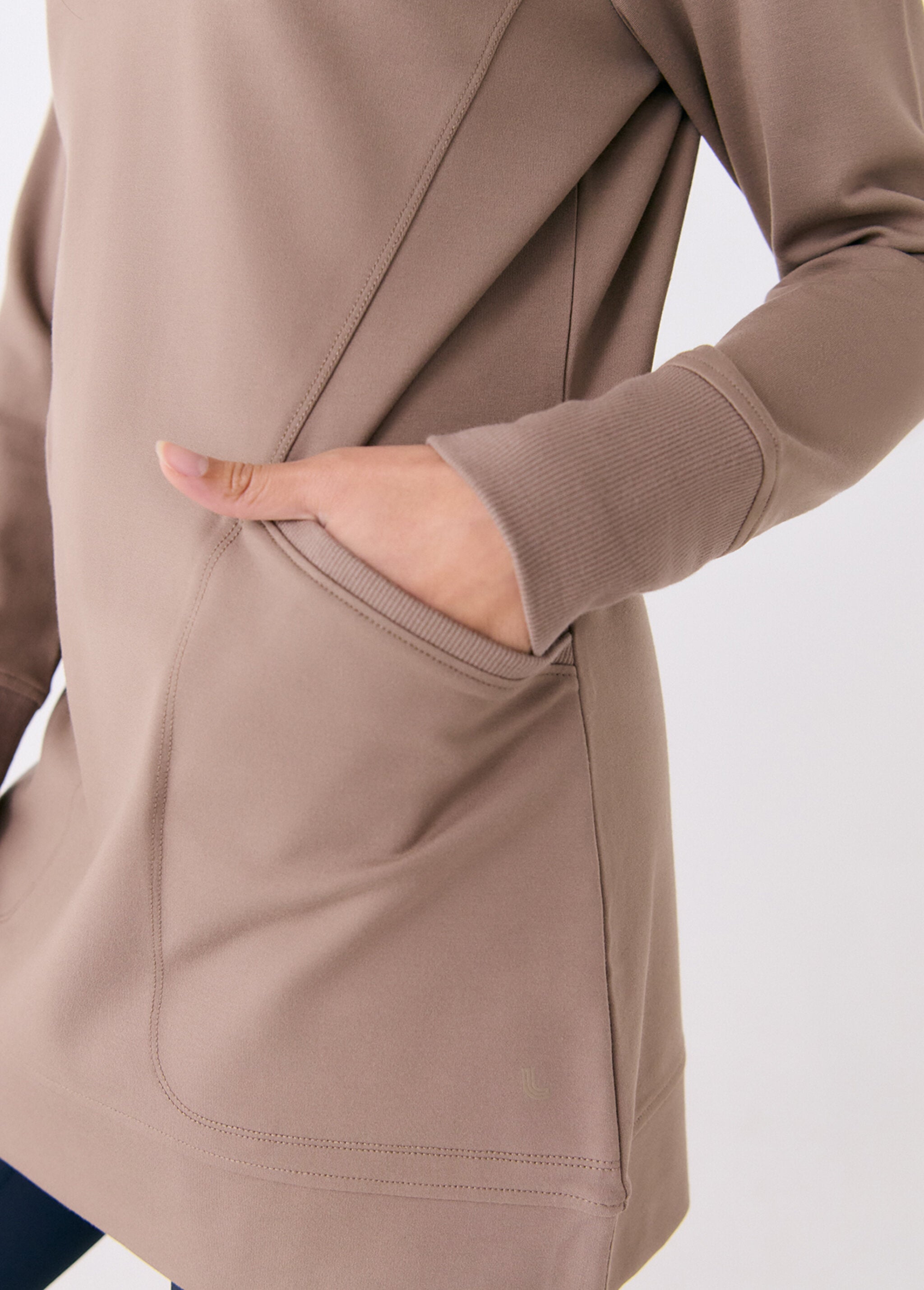 Lolë Mindset 2 Tunic in Fossil taupe