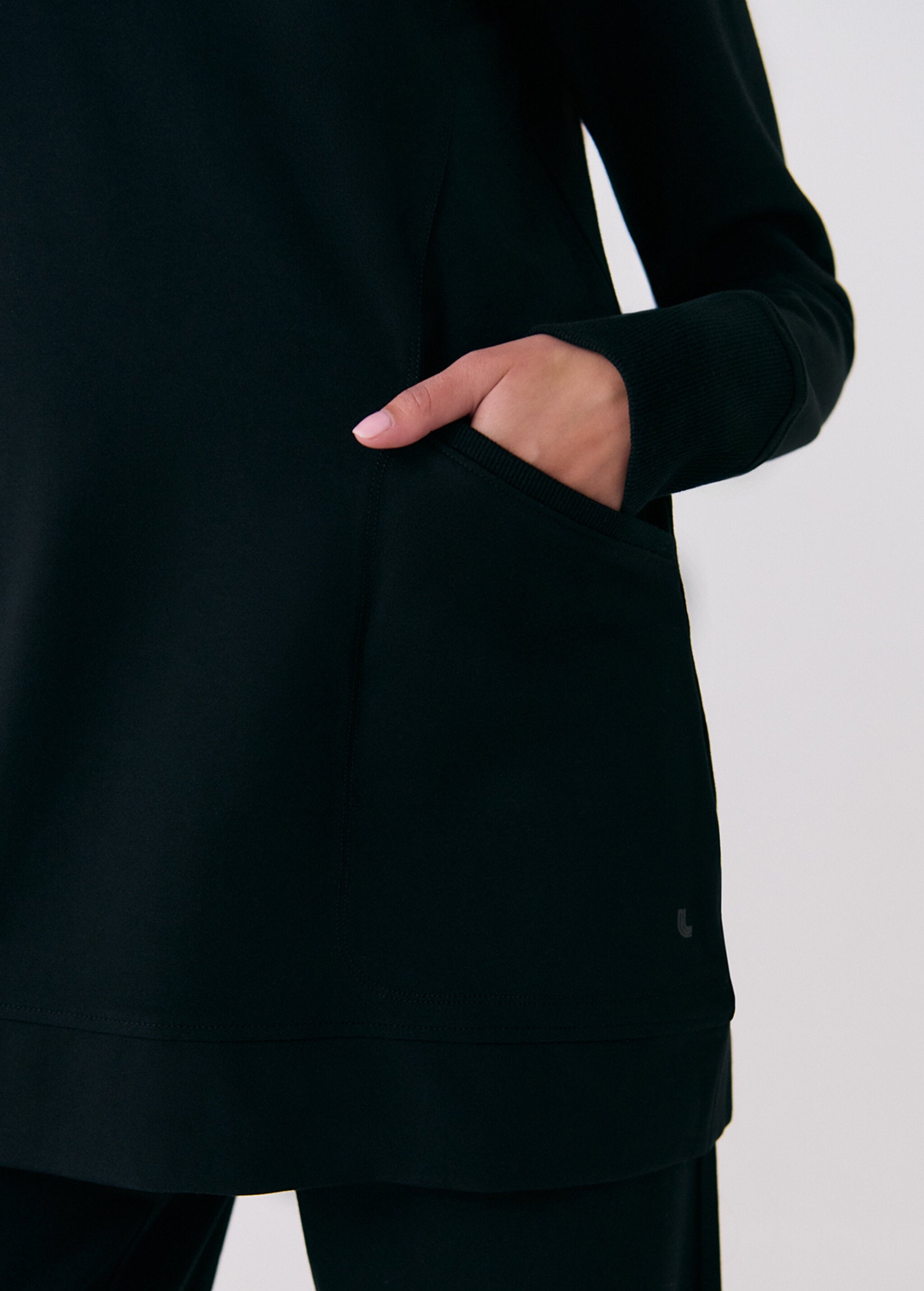 Lolë Mindset 2 Tunic in black