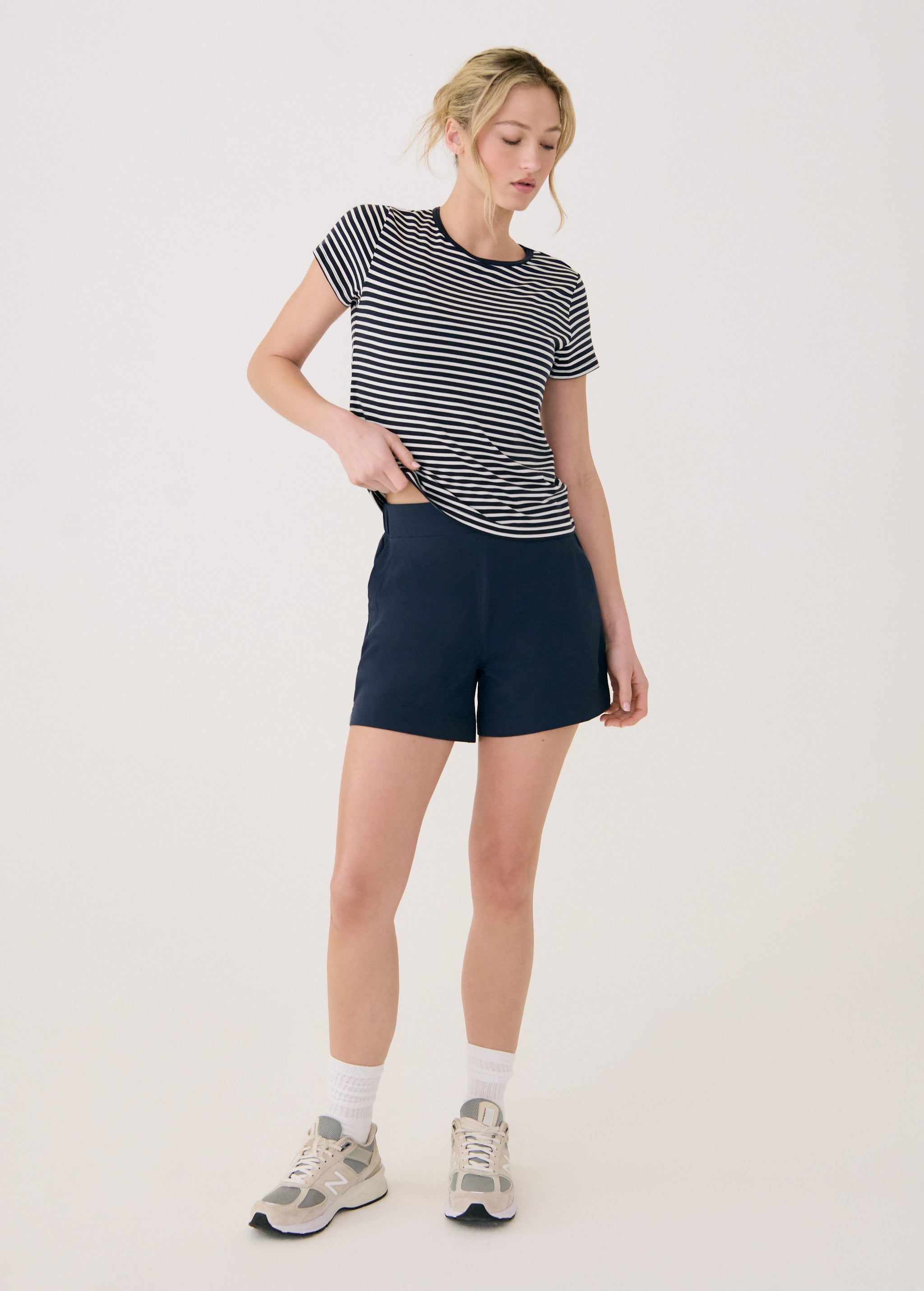 Lolë Olivie Shorts in Outerspace navy