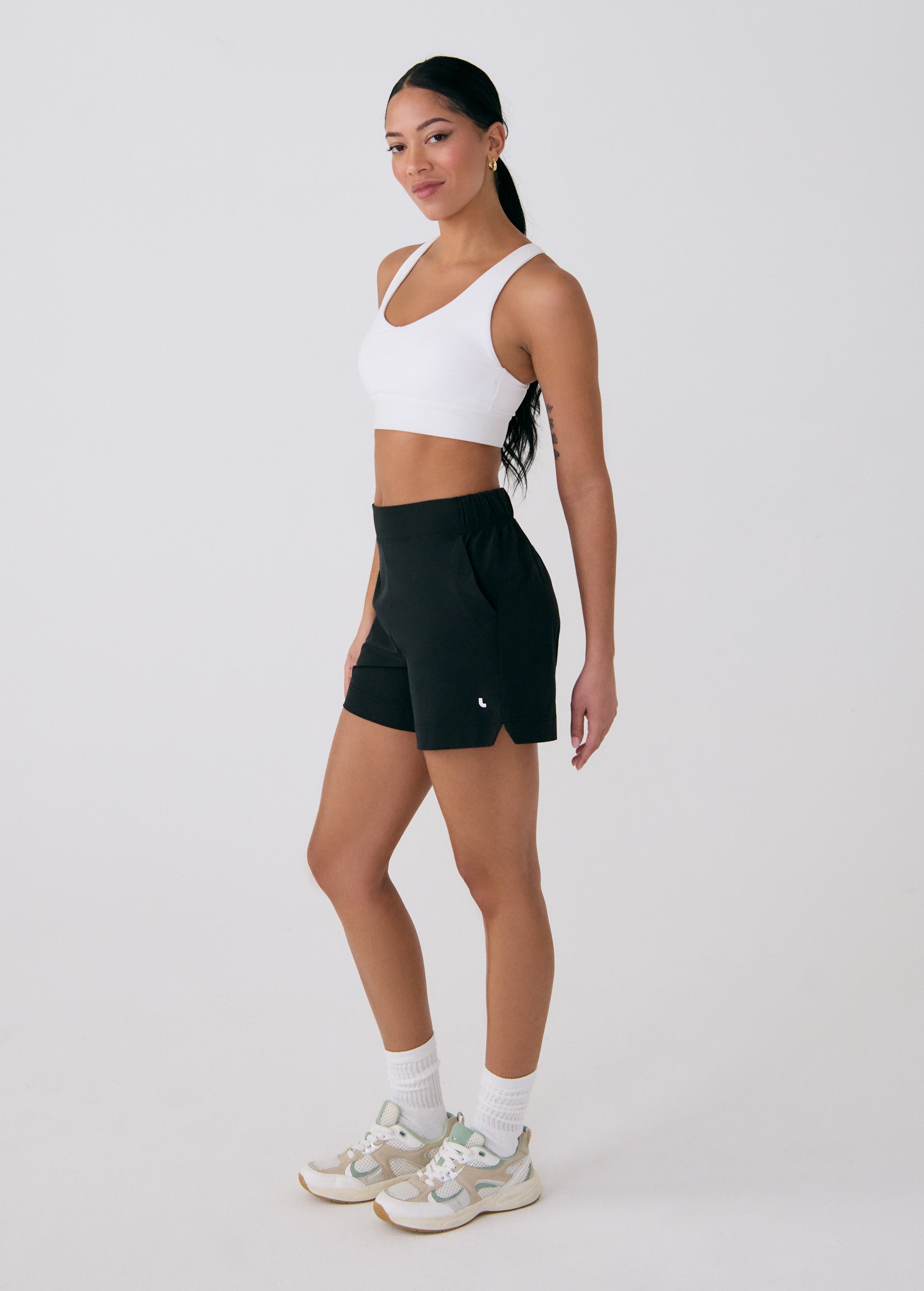 Lolë Olivie Shorts in black