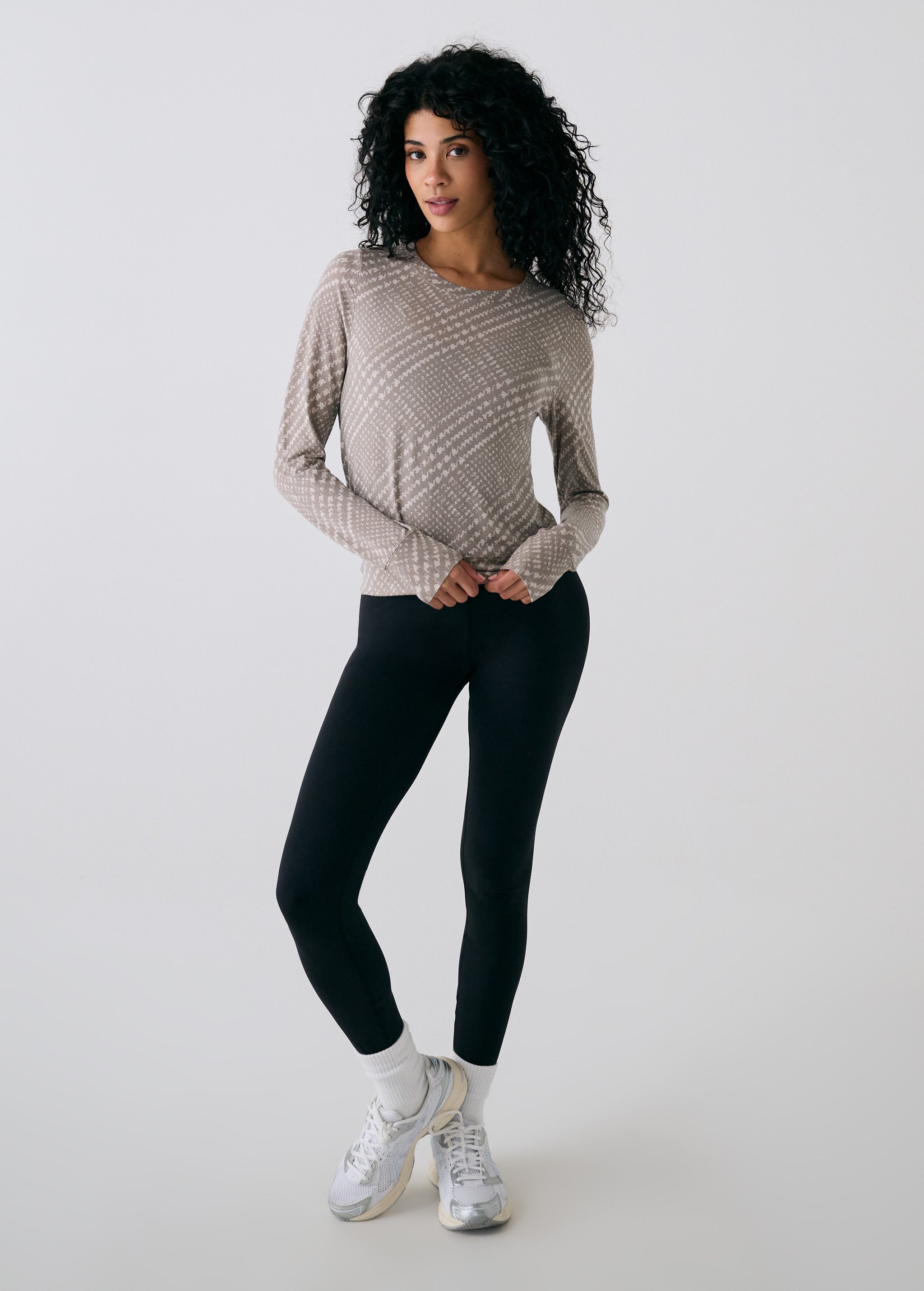 Lolë Dynamic Long Sleeves in beige plaid