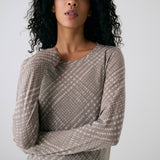 Lolë Dynamic Long Sleeves in beige plaid