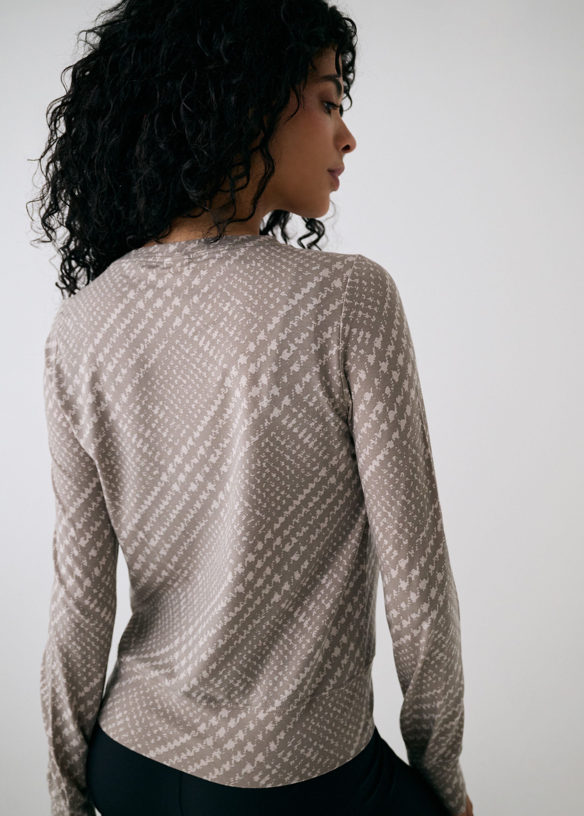 Lolë Dynamic Long Sleeves in beige plaid