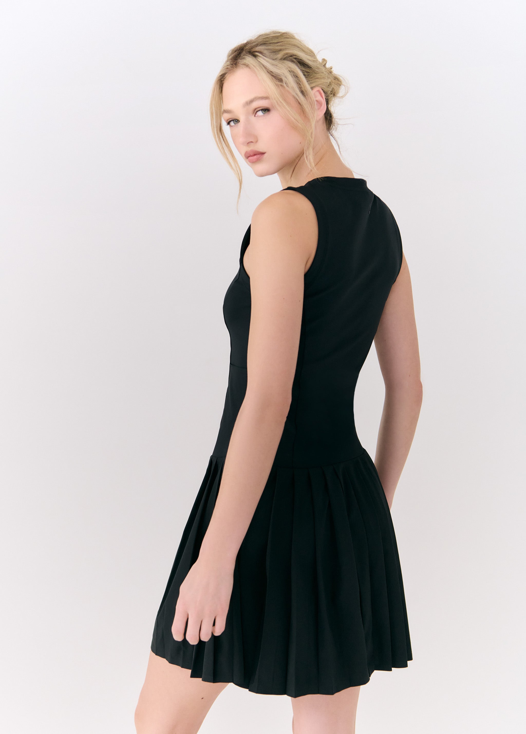 Lolë Game Sleeveless Dress in black