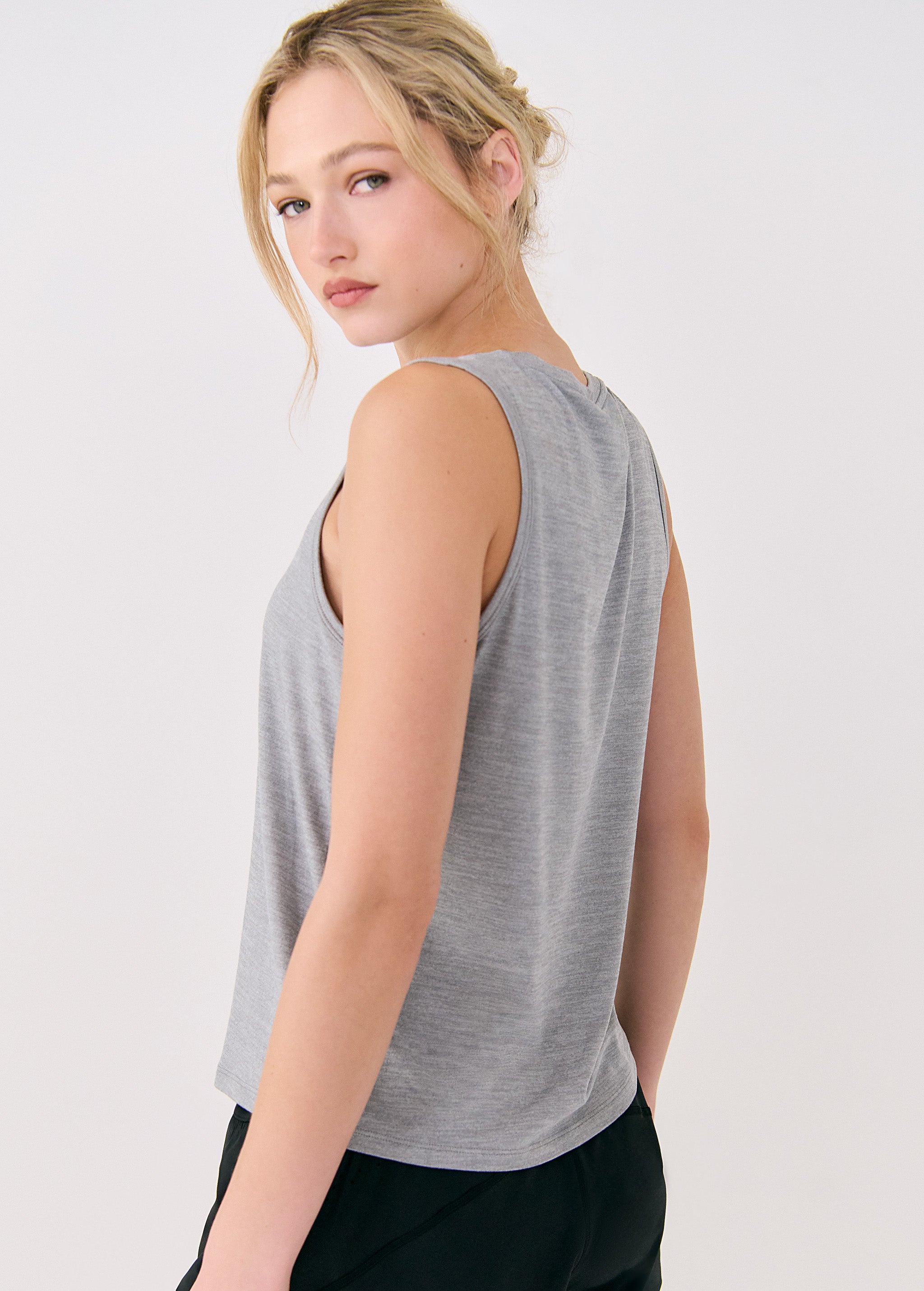 Lolë Vital Tank in grey
