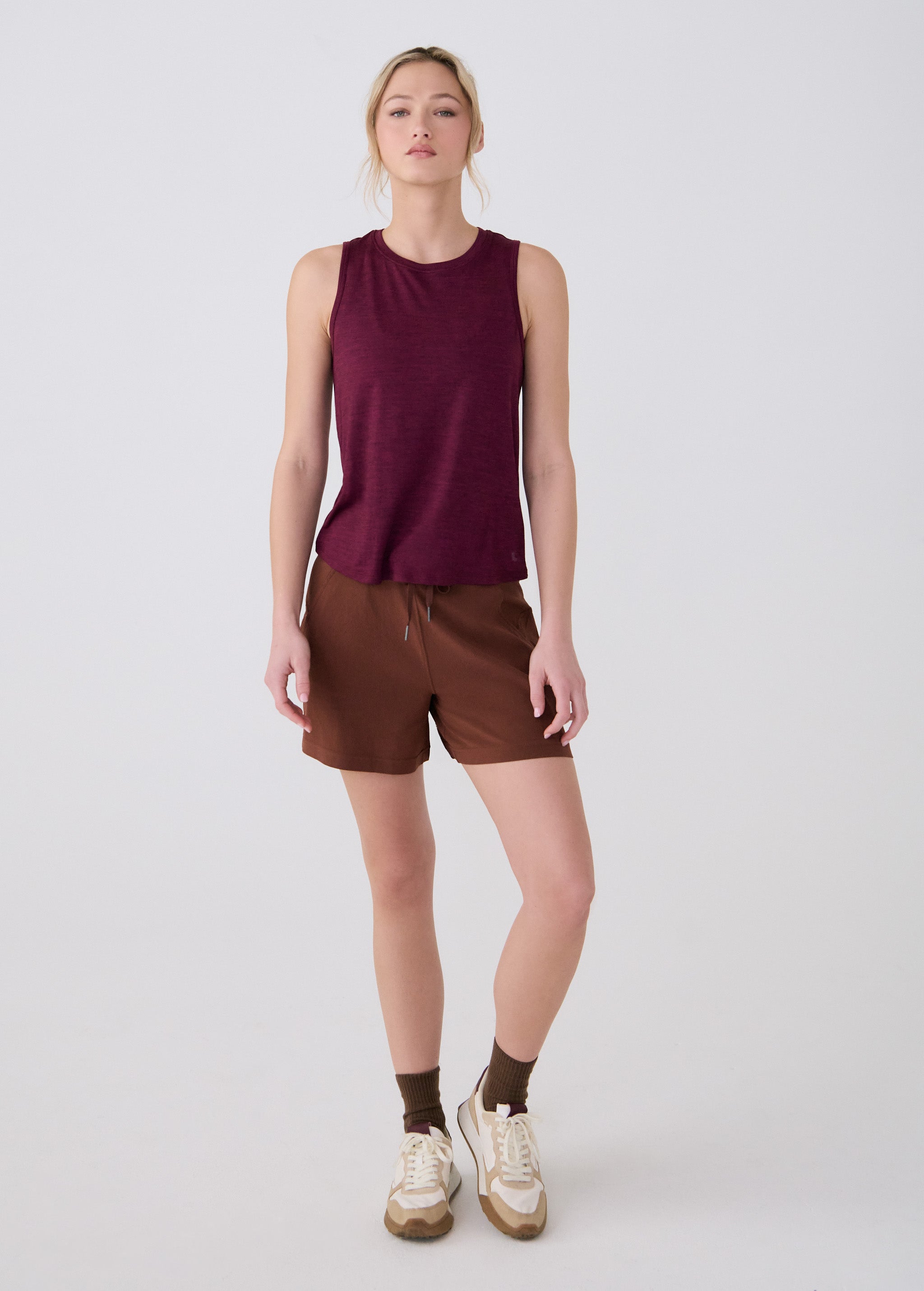 Lolë Vital Tank in burgundy
