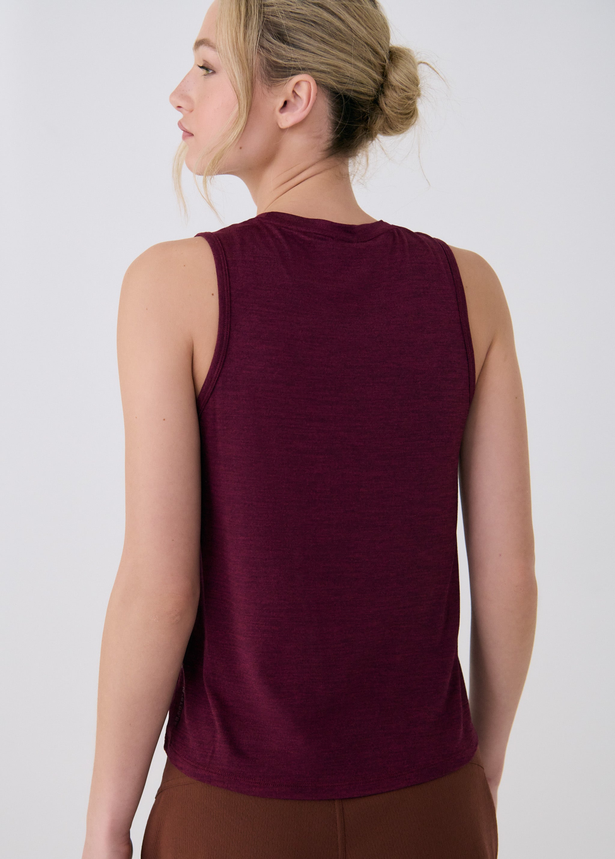 Lolë Vital Tank in burgundy