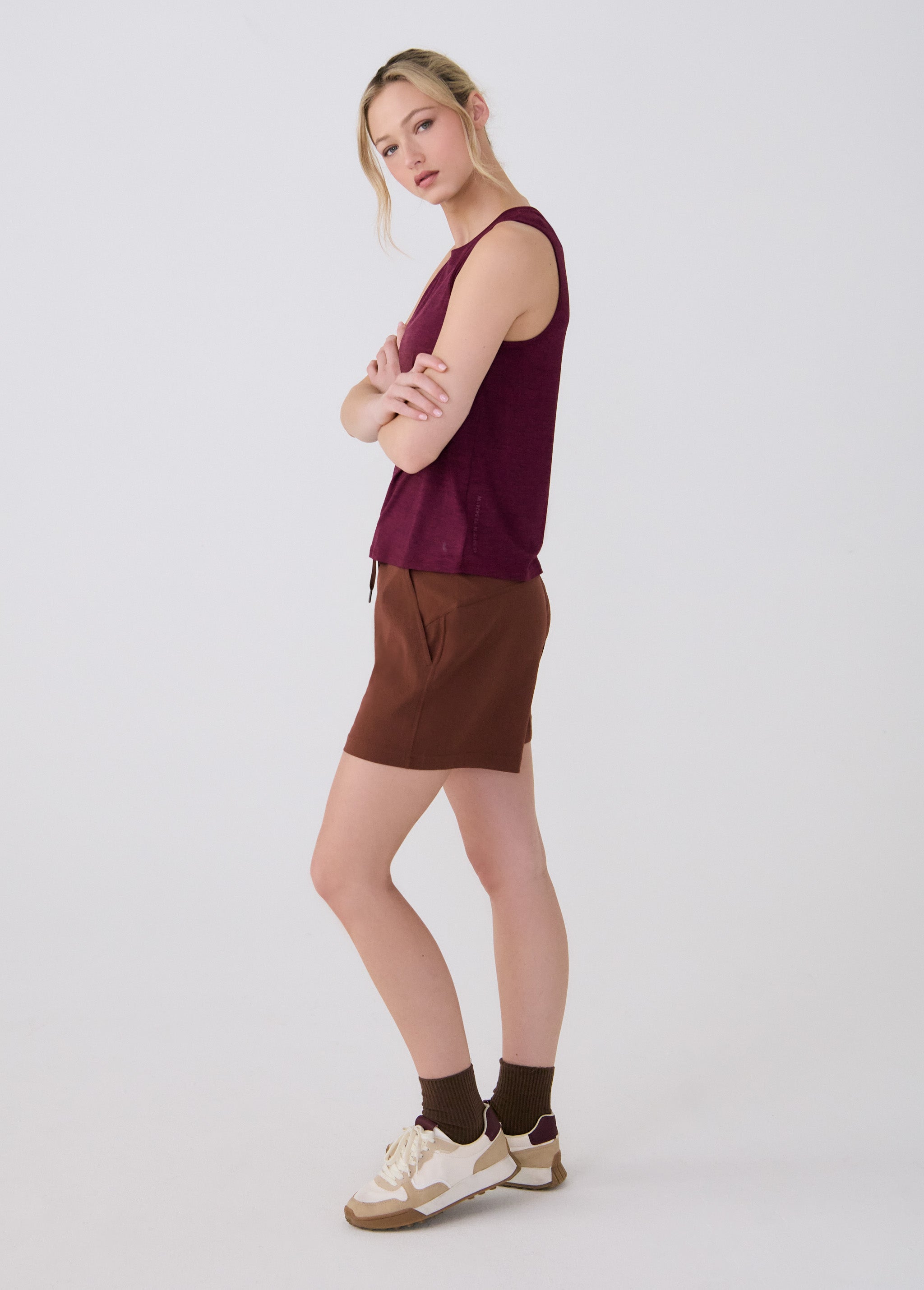 Lolë Vital Tank in burgundy
