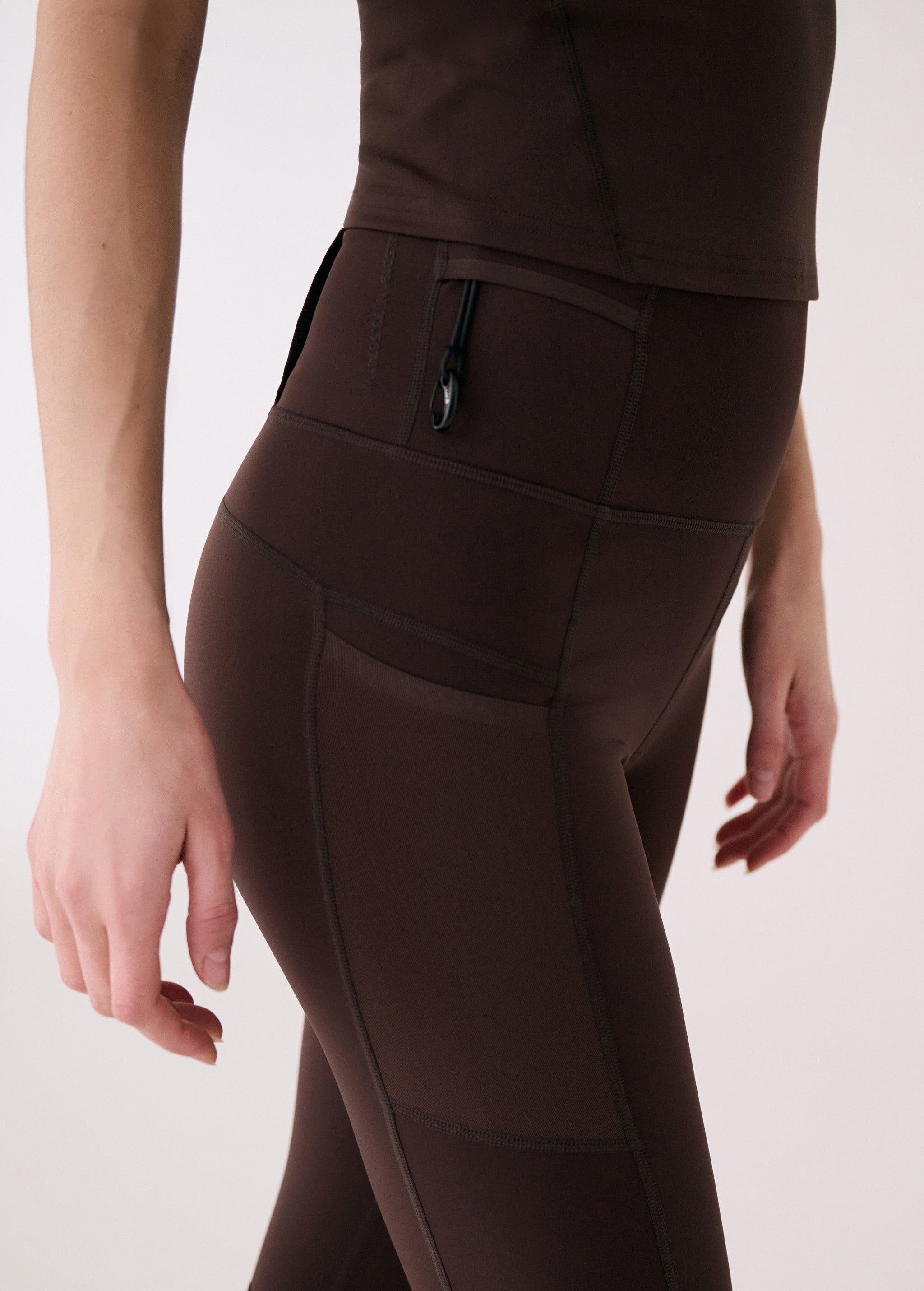 Lolë Action Ankle Leggings in Java dark brown