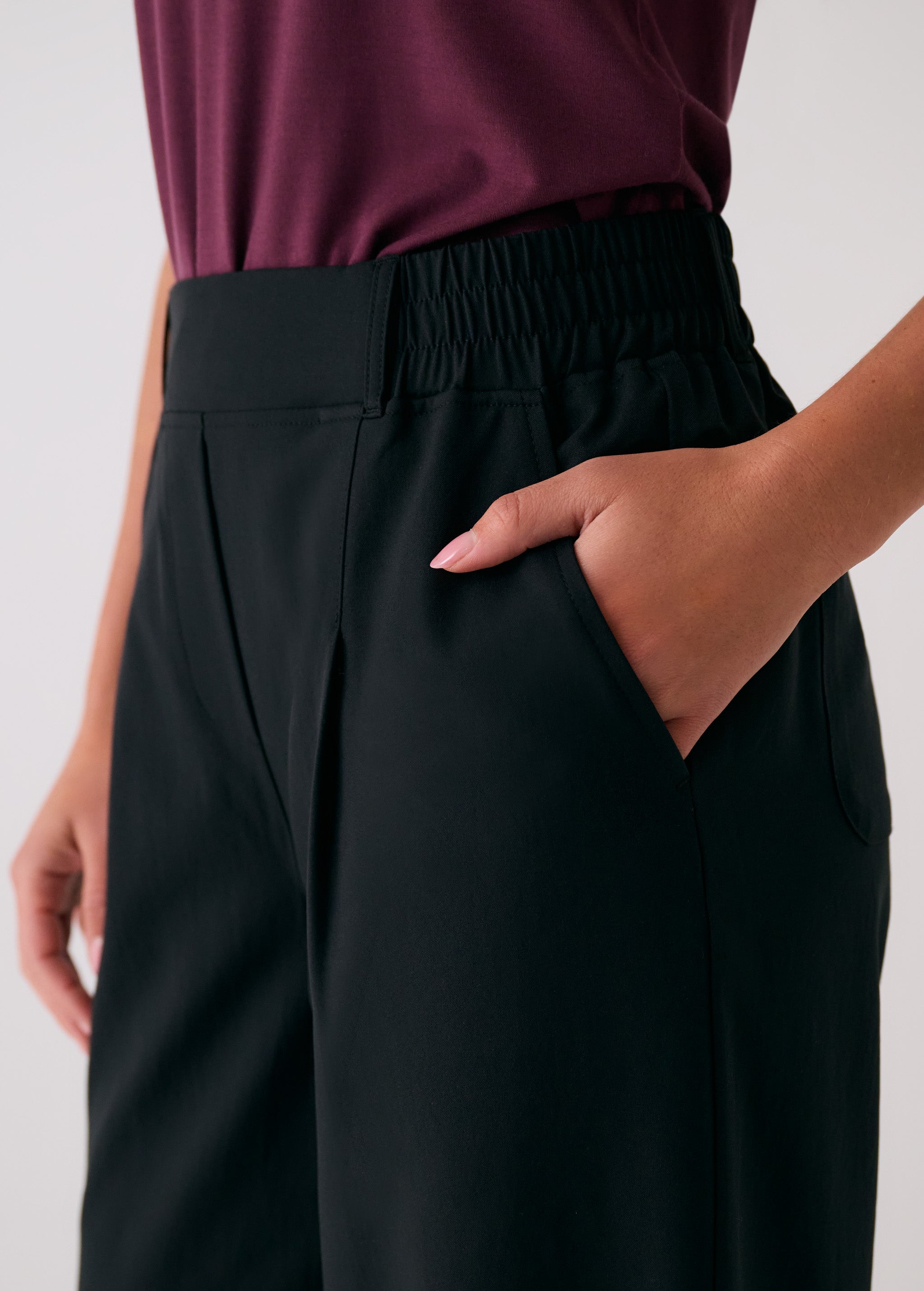 Lolë Connect Wide Leg Pants in black