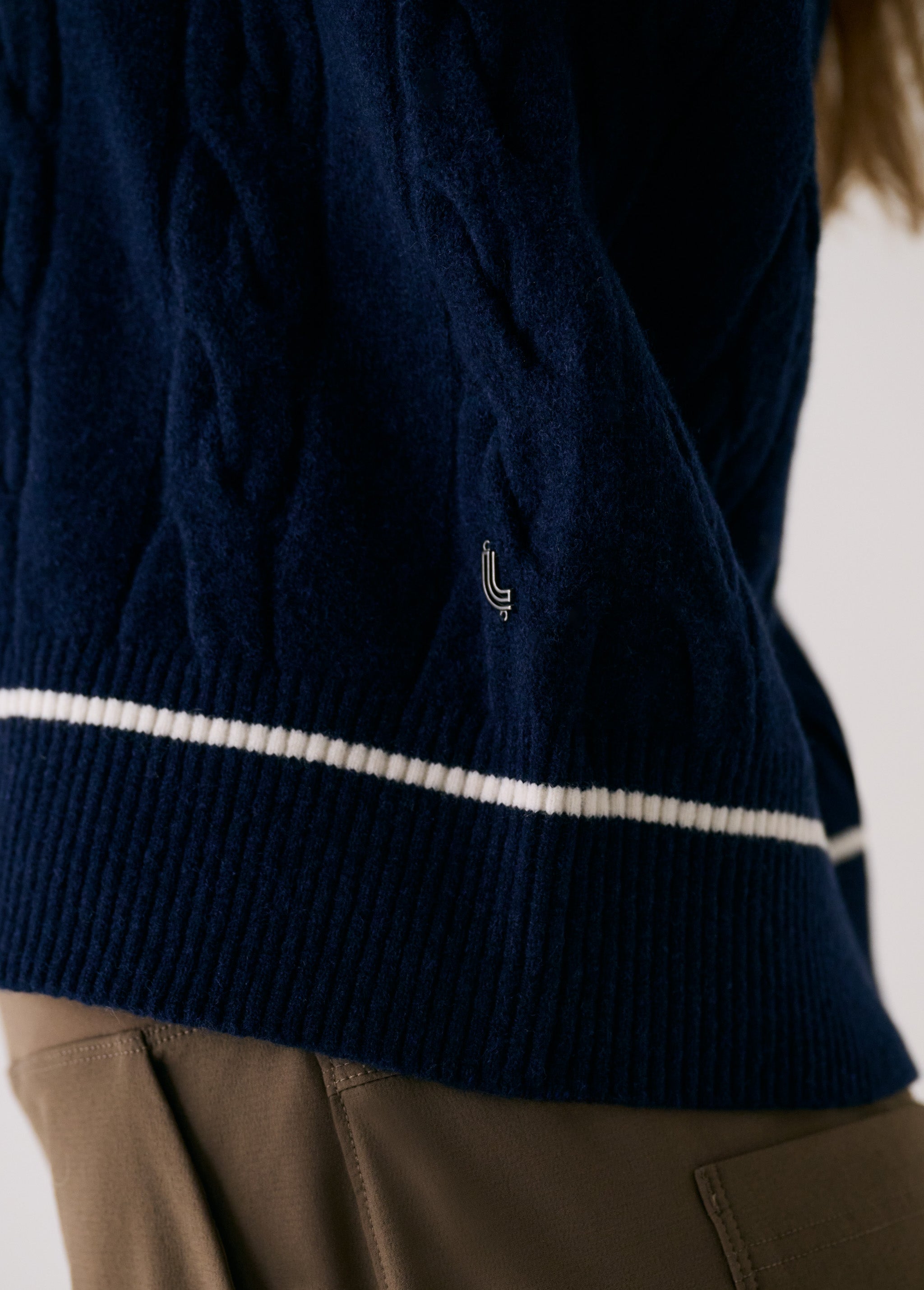 Lolë Camila V-Neck in navy