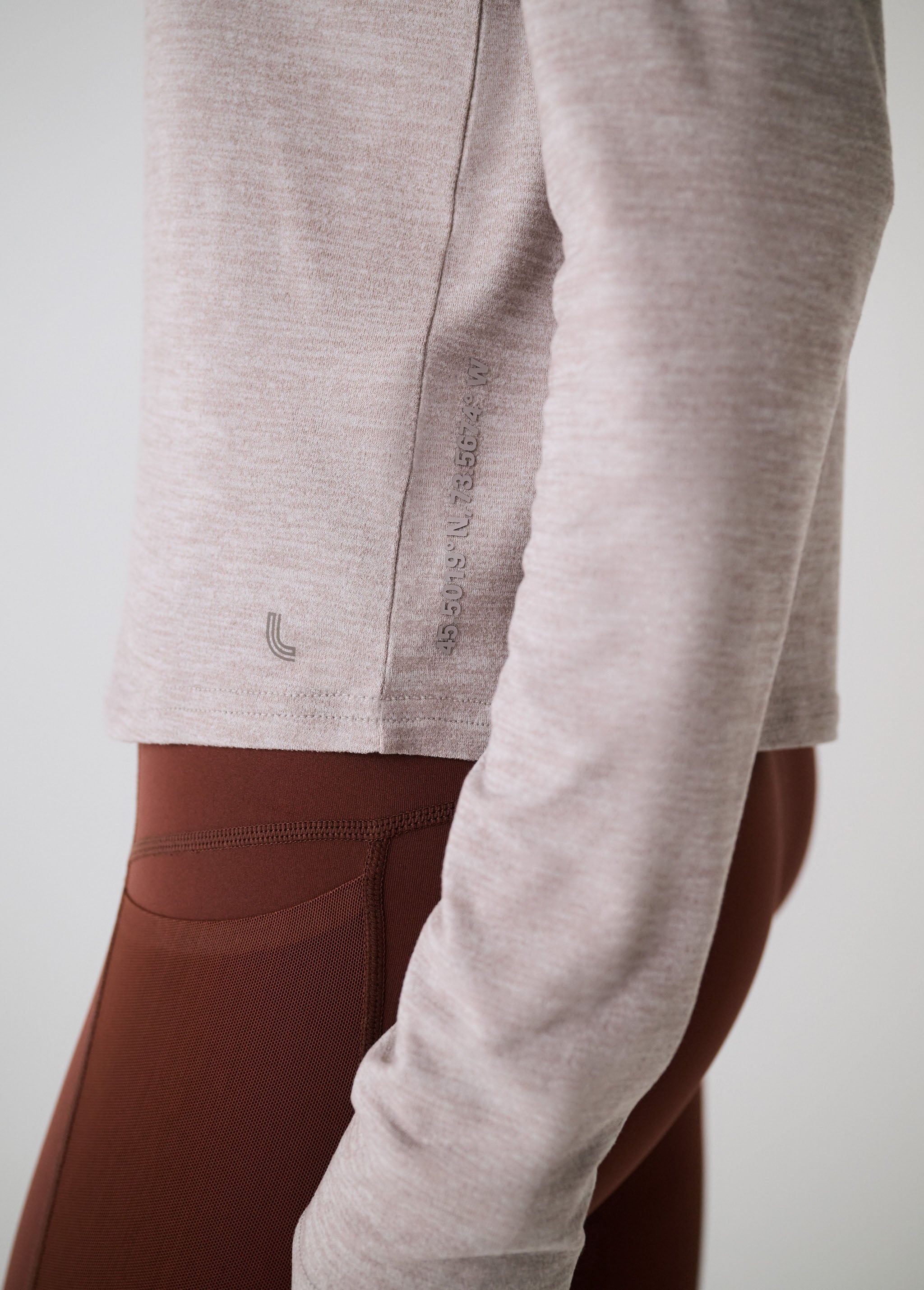 Lolë Vital Long Sleeves in light grey