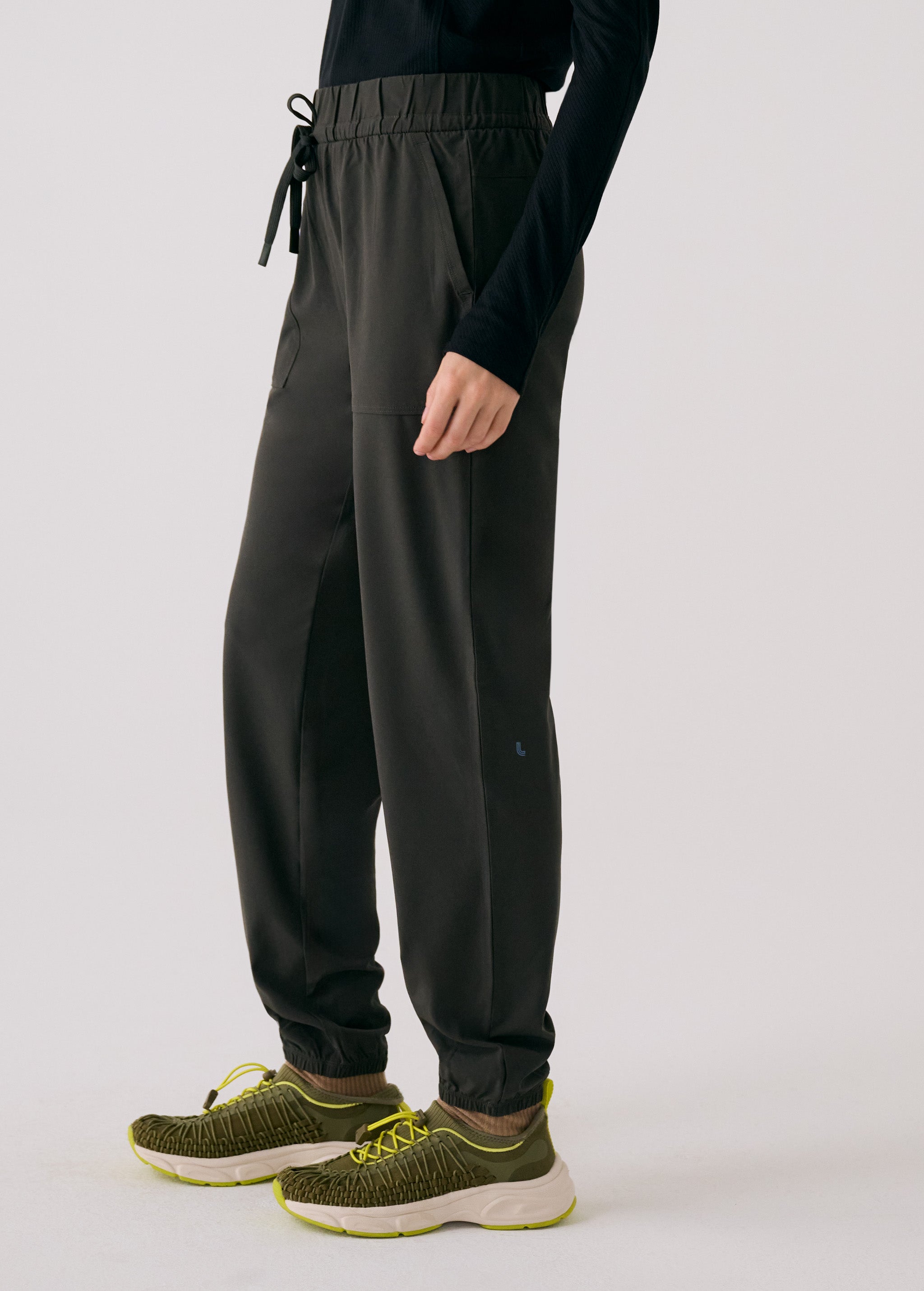 Lolë Olivie Light Jogger in olive — the Olivie Jogger is your go-anywhere take on comfort