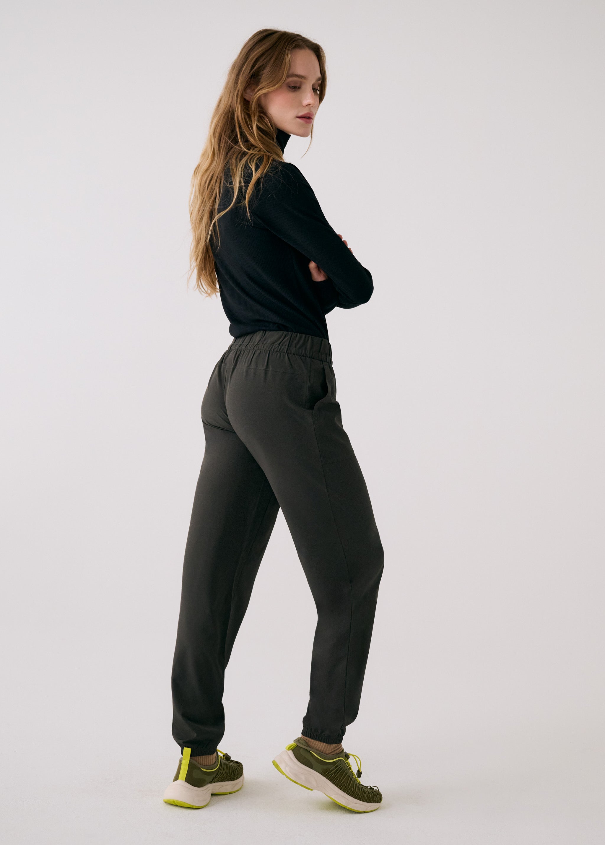 Lolë Olivie Light Jogger in olive — the Olivie Jogger is your go-anywhere take on comfort