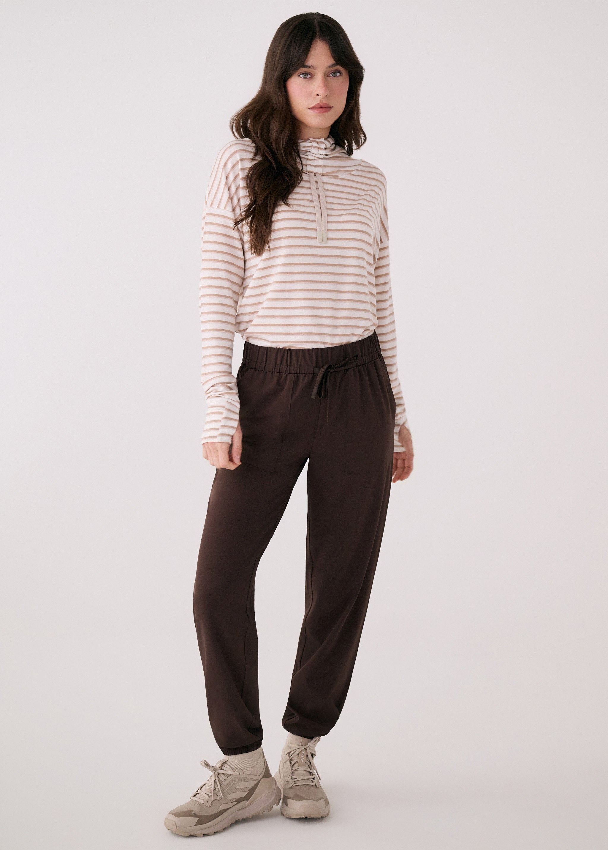 Lolë Olivie Light Jogger in Java dark brown — the Olivie Jogger is your go-anywhere take on comfort