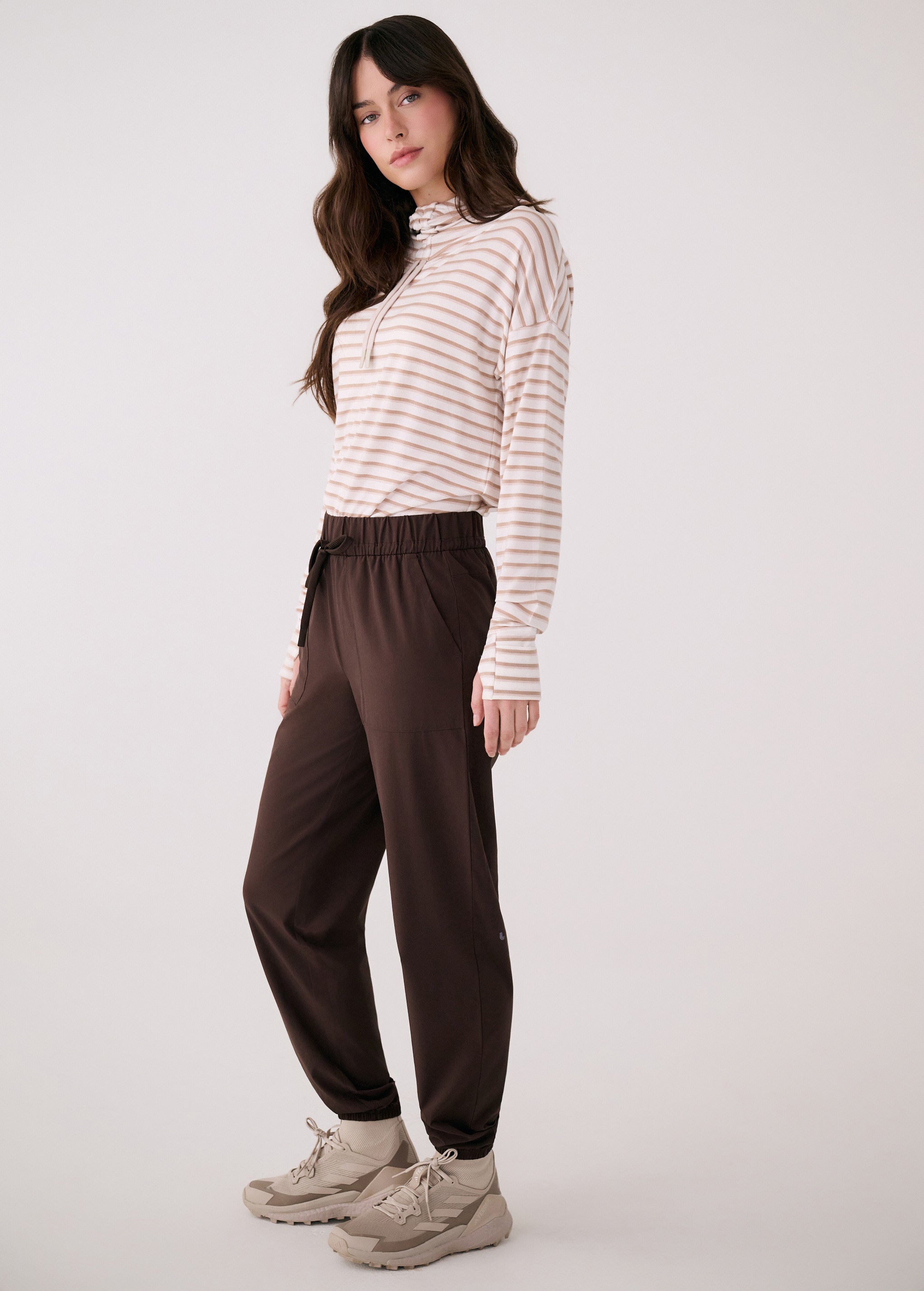 Lolë Olivie Light Jogger in Java dark brown — the Olivie Jogger is your go-anywhere take on comfort