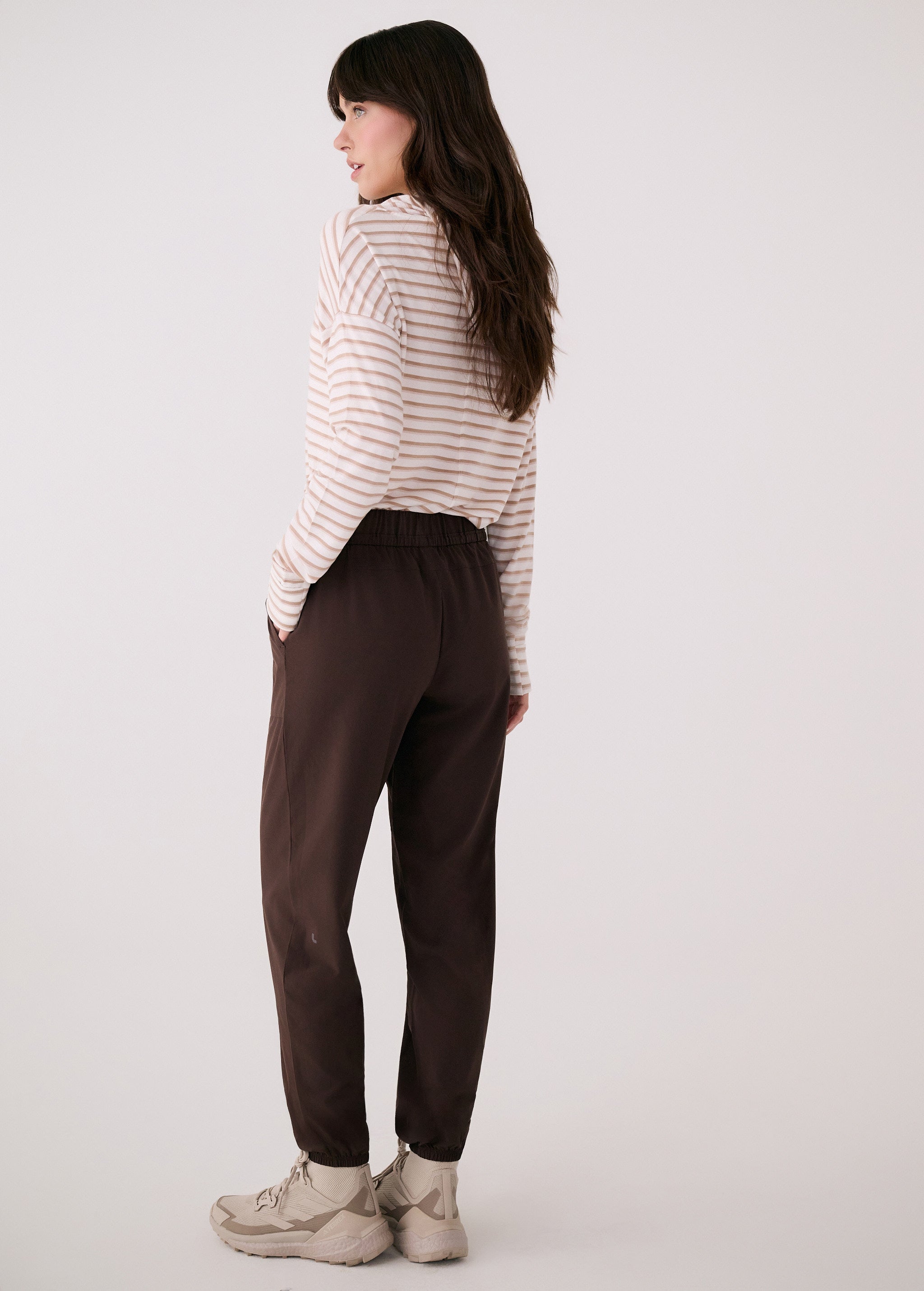 Lolë Olivie Light Jogger in Java dark brown — the Olivie Jogger is your go-anywhere take on comfort