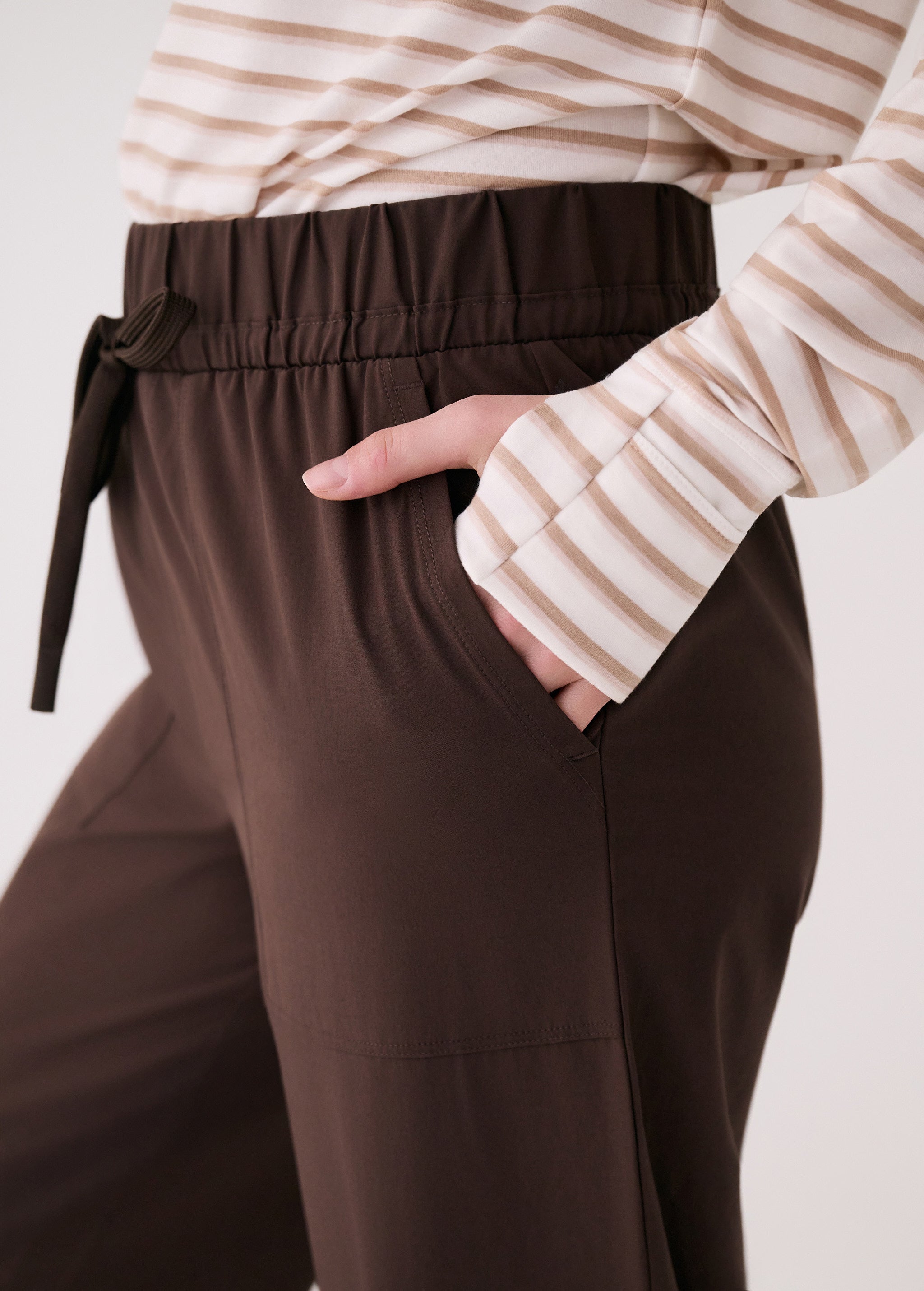 Lolë Olivie Light Jogger in Java dark brown — the Olivie Jogger is your go-anywhere take on comfort