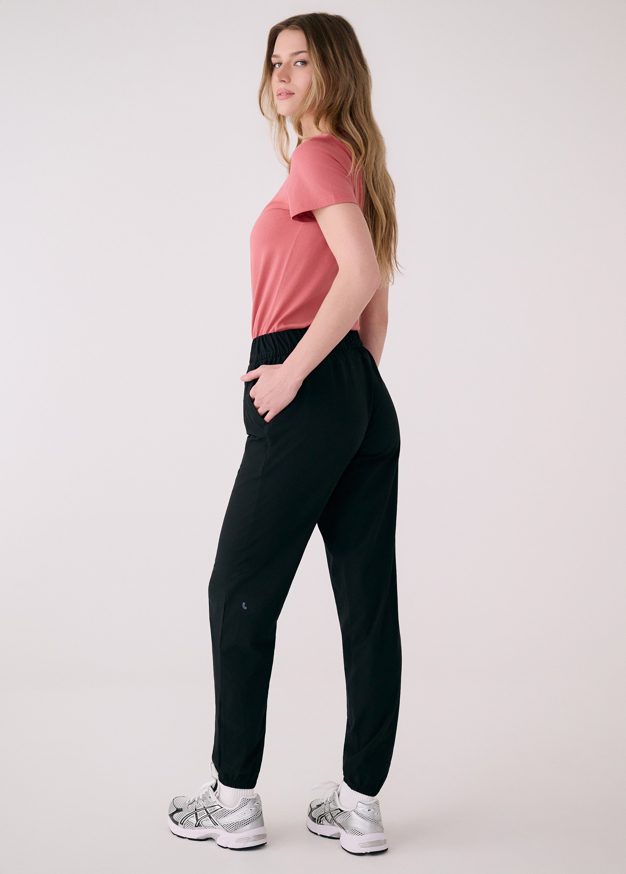 Lolë Olivie Light Jogger in black — the Olivie Jogger is your go-anywhere take on comfort