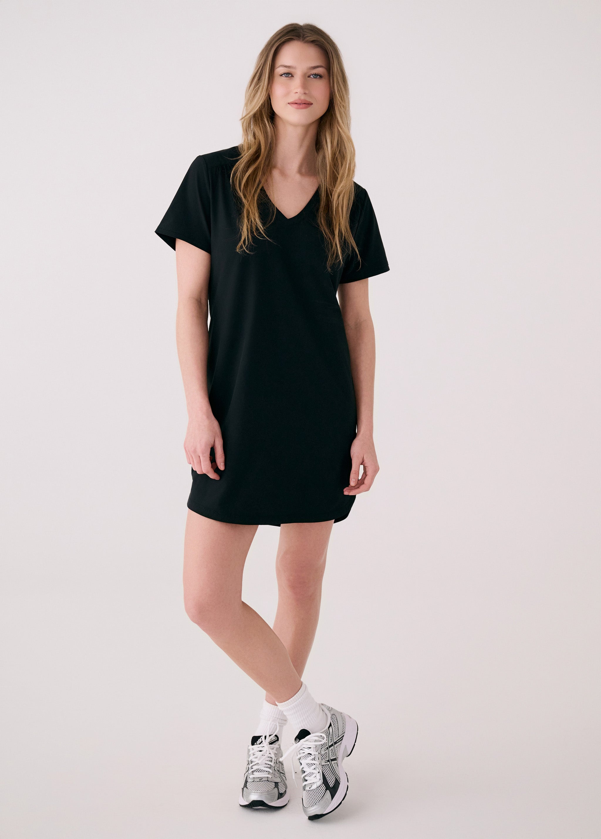 Lolë Olivie V Neck Dress in black