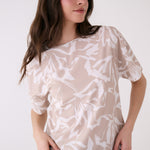 Lolë Olivie Short Sleeve in beige floral print