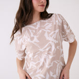 Lolë Olivie Short Sleeve in beige floral print