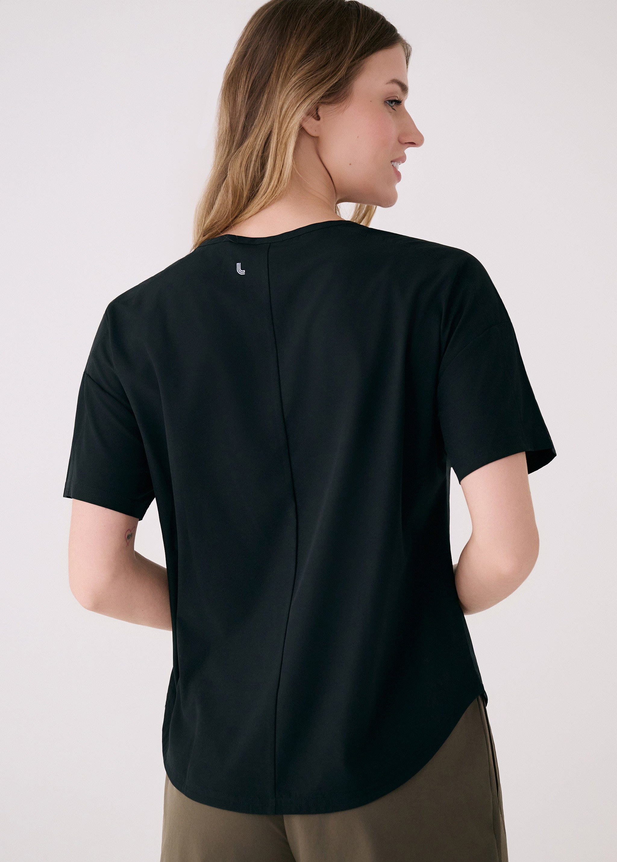 Lolë Olivie Short Sleeve in black