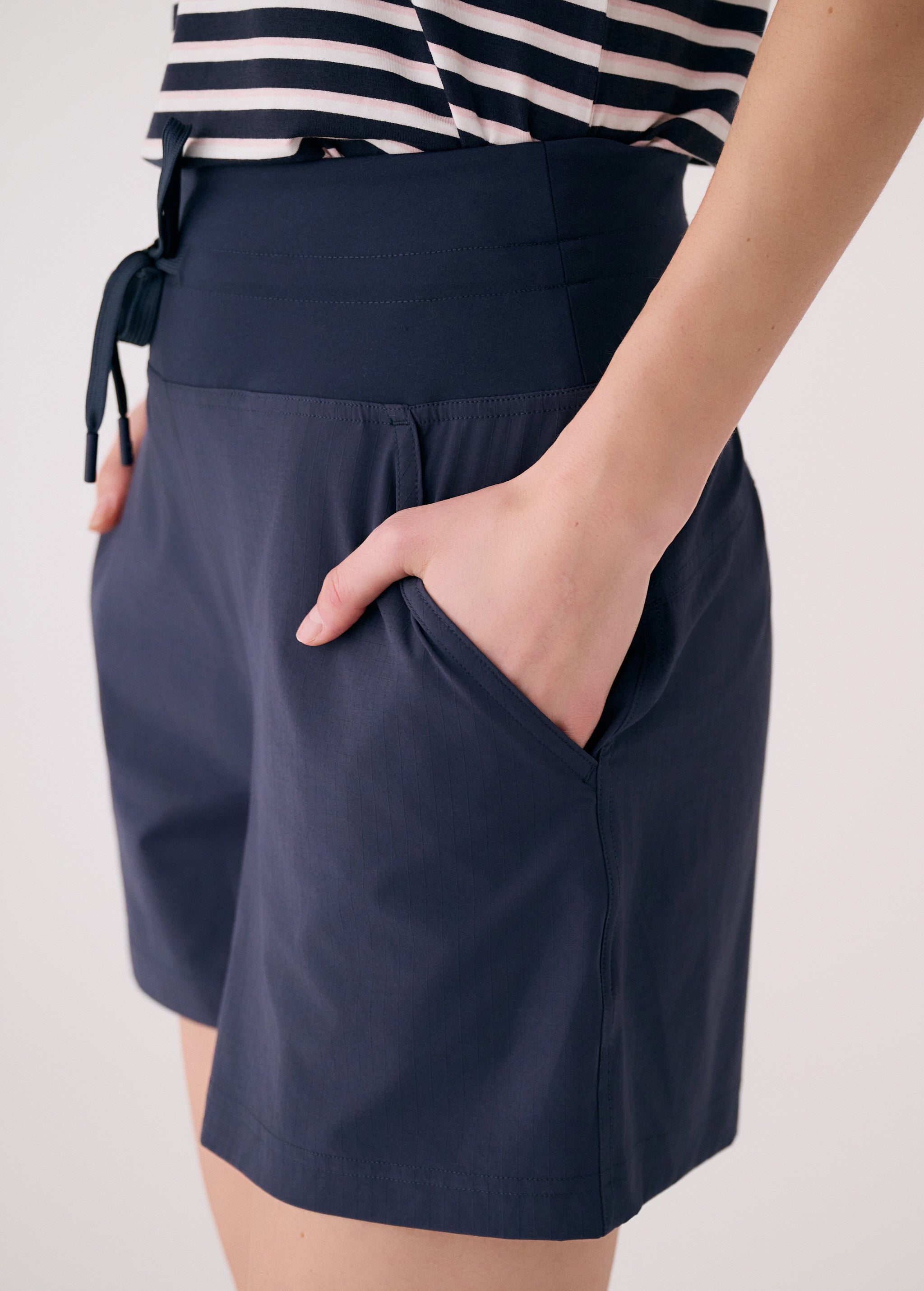 Lolë Sofia Shorts in Outerspace navy