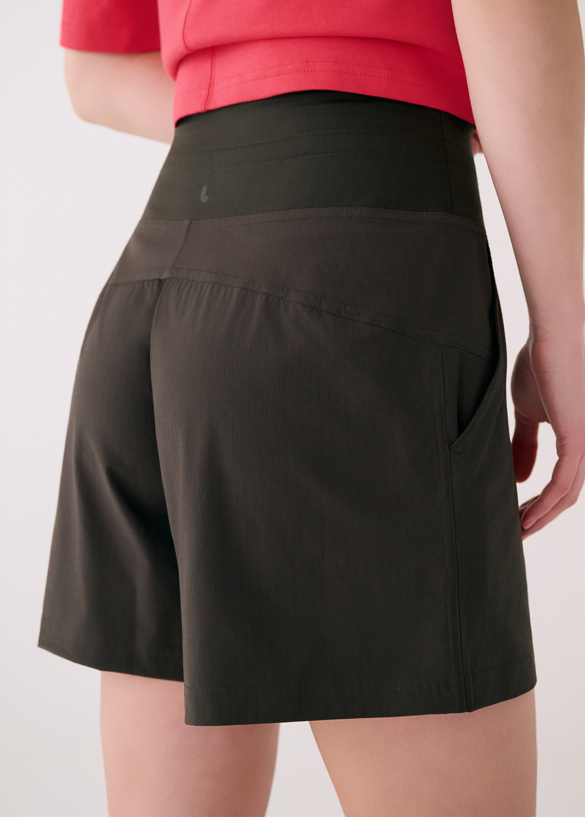 Lolë Sofia Shorts in olive